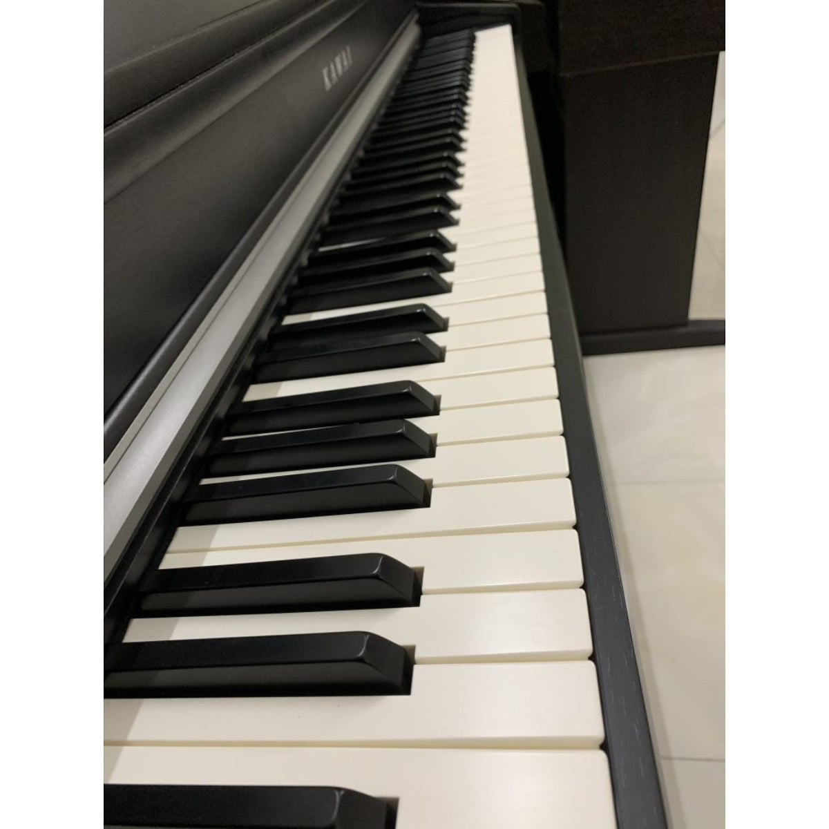 Bàn phím đàn piano điện Kawai CN370GP màu đen sang trọng tại TÂN NHẠC CỤ với thiết kế phím RHIII chân thực