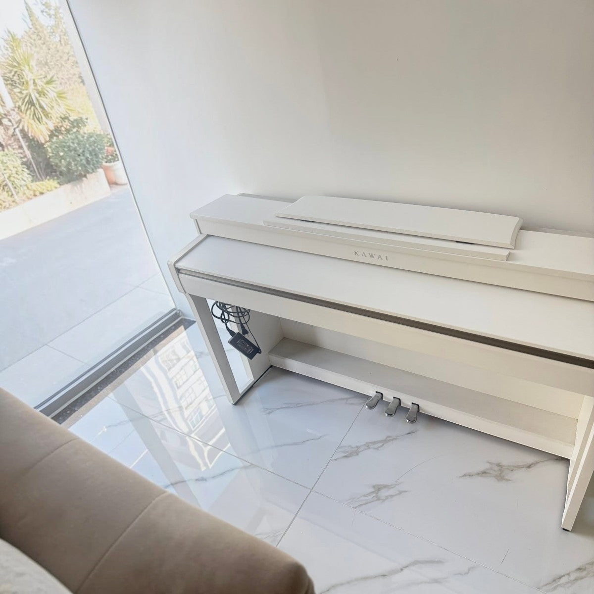 Đàn piano điện TÂN NHẠC CỤ Kawai CN370GP màu trắng thiết kế dáng grand thu nhỏ sang trọng