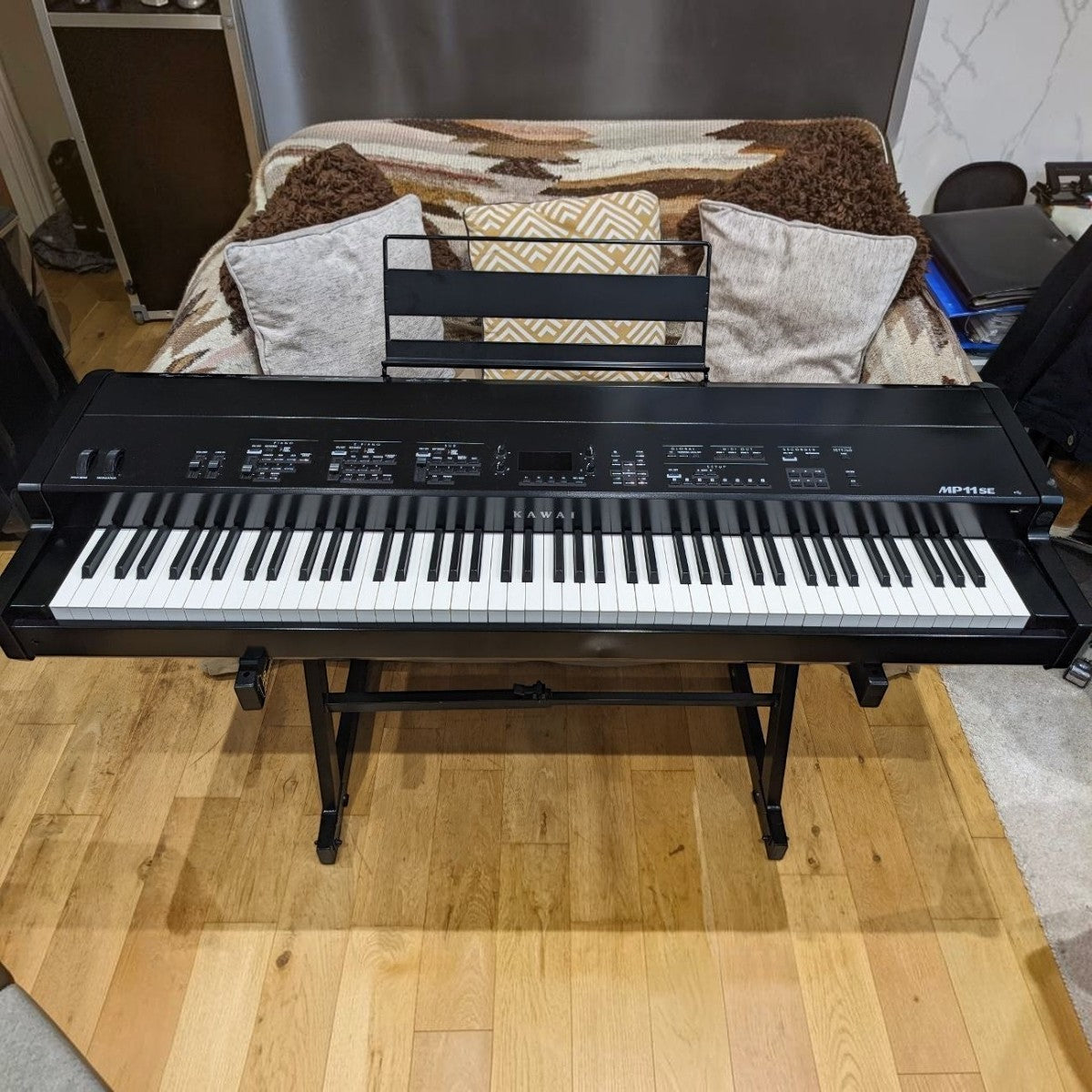 Đàn stage piano TÂN NHẠC CỤ Kawai MP11SE màu đen với bàn phím gỗ Grand Feel cao cấp và bảng điều khiển chuyên nghiệp