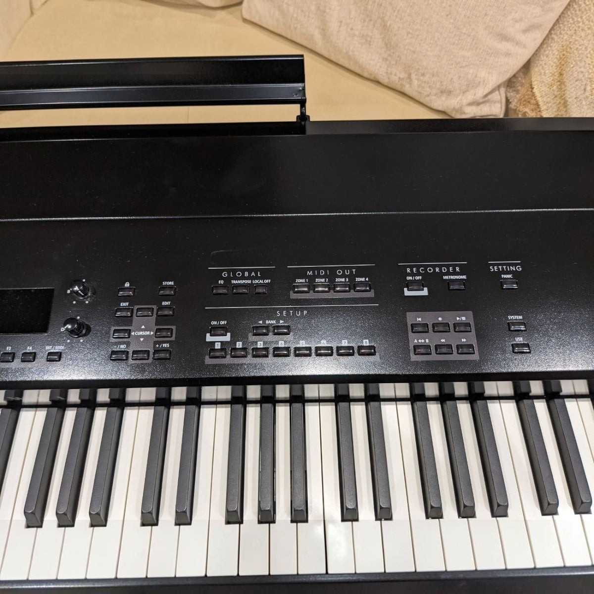Bảng điều khiển và bàn phím gỗ của đàn stage piano TÂN NHẠC CỤ Kawai MP11SE màu đen chuyên nghiệp