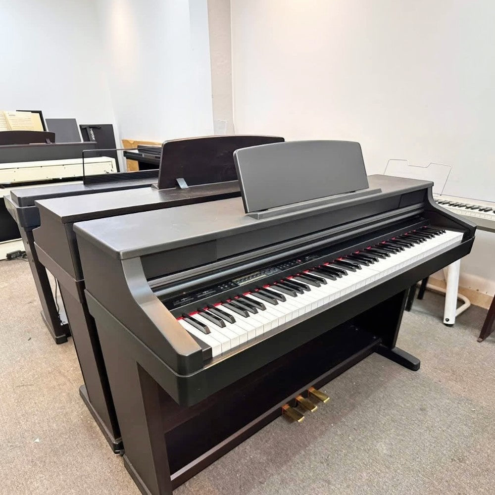 Đàn piano điện Kawai PW820 cũ màu nâu đen với bàn phím gỗ tại showroom TÂN NHẠC CỤ