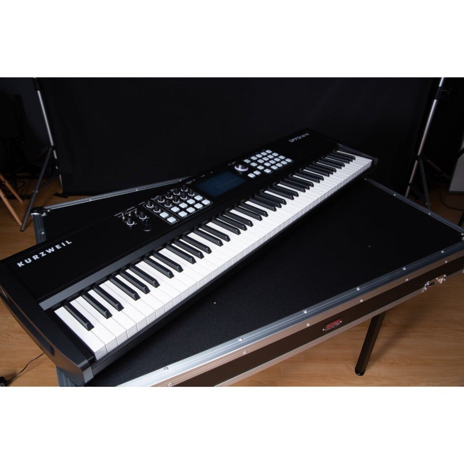 Đàn piano điện sân khấu Kurzweil SP7 Grand 88 phím màu đen tại TÂN NHẠC CỤ với màn hình cảm ứng và bàn phím Fatar
