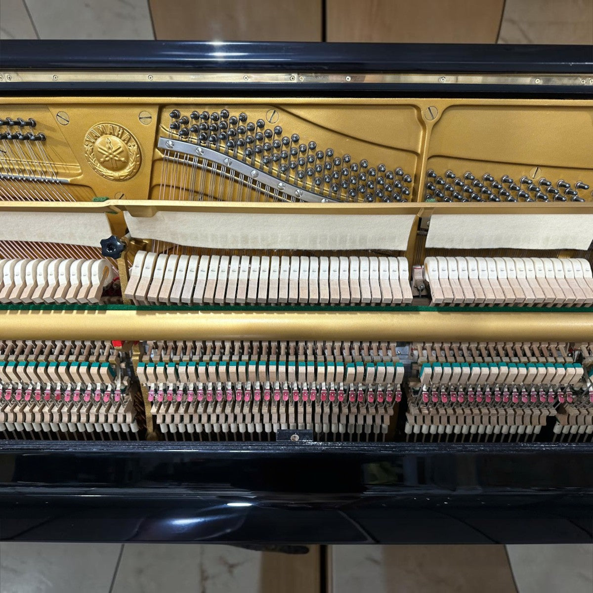 Bộ máy đàn piano cơ Yamaha U3A với khung gang vàng và búa đàn chất lượng tại TÂN NHẠC CỤ