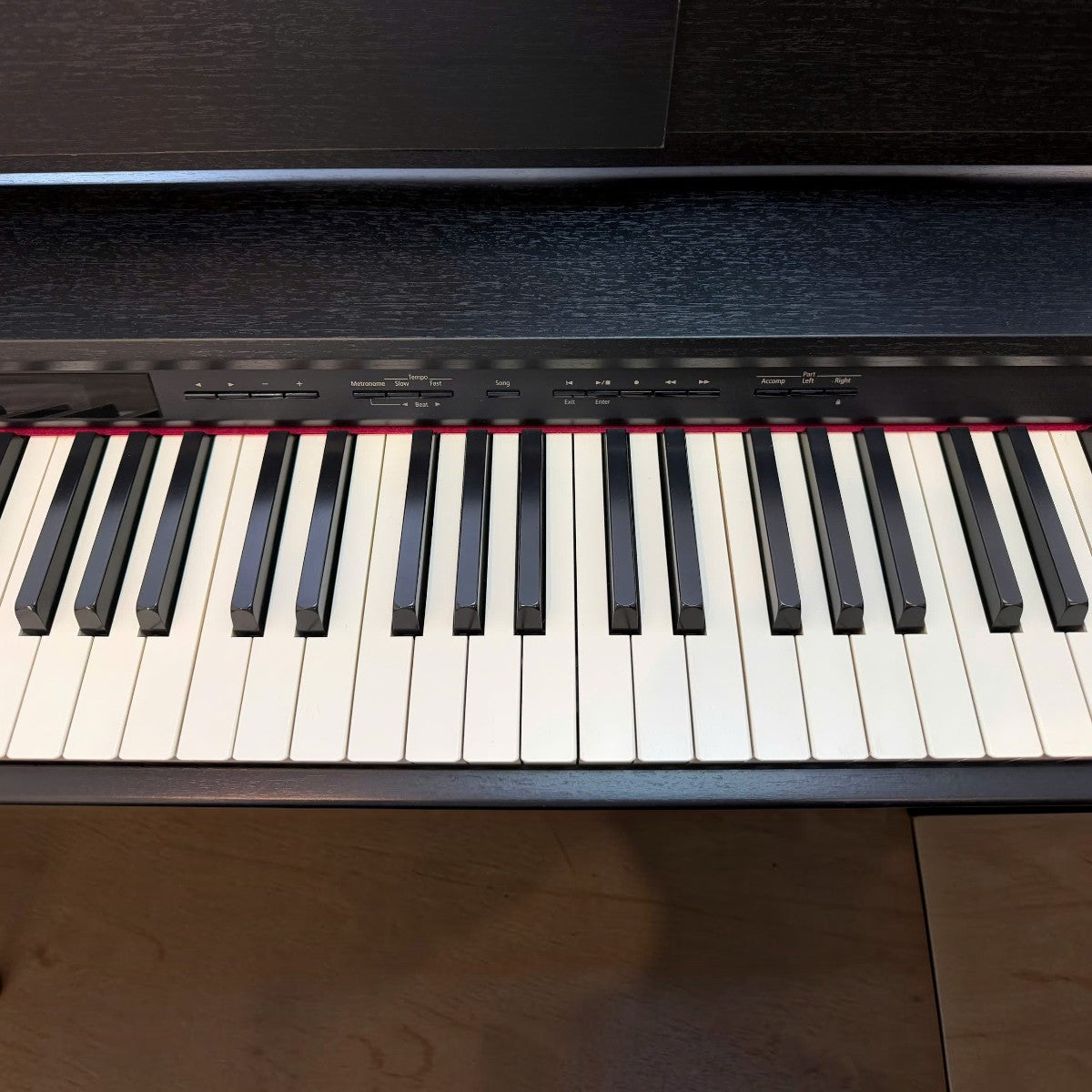 Bàn phím PHA-50 cao cấp của đàn piano điện Roland DP603 tại TÂN NHẠC CỤ với thiết kế màu đen mờ sang trọng