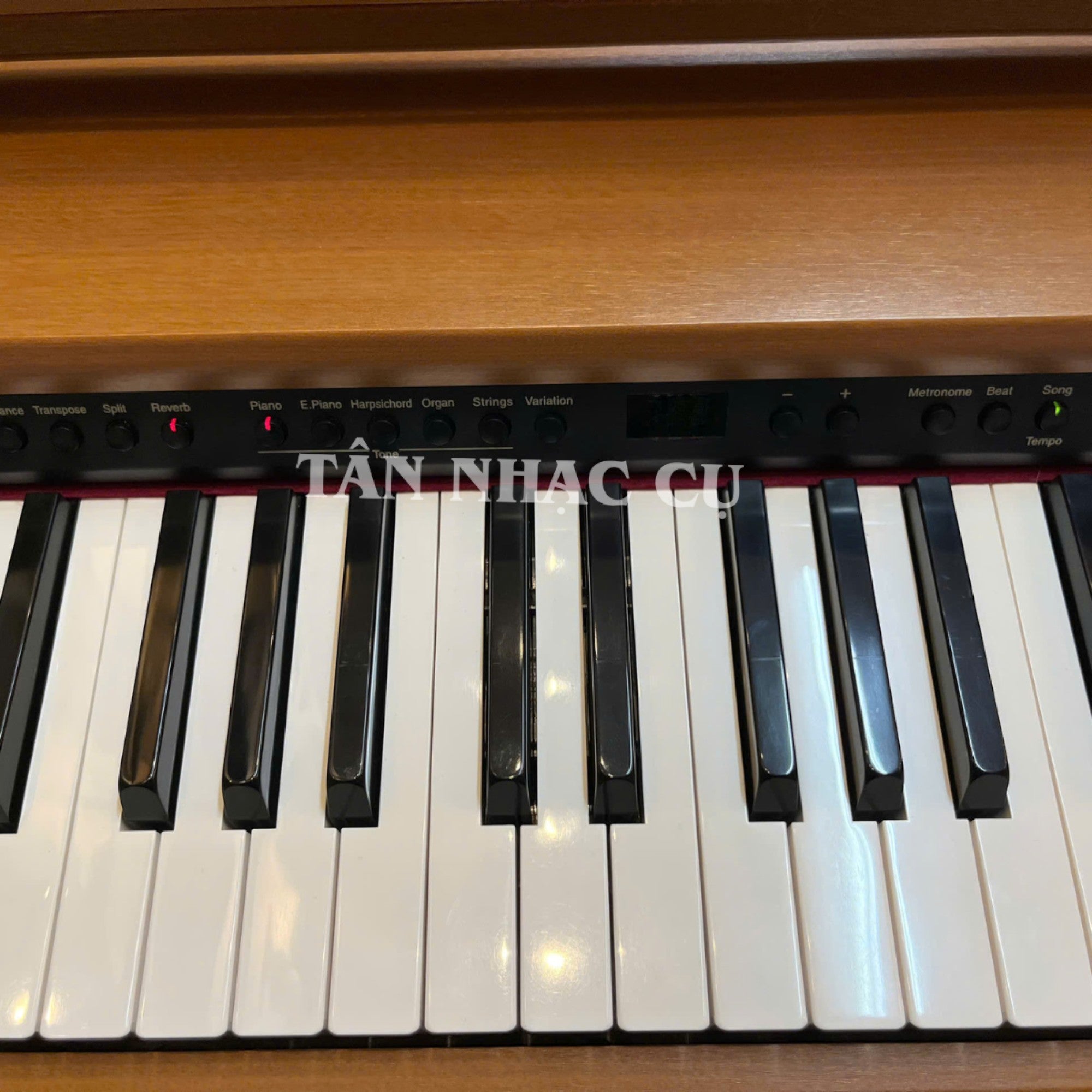 Bàn phím đàn piano điện Roland DP900 với các nút điều khiển âm sắc tại Tân Nhạc Cụ