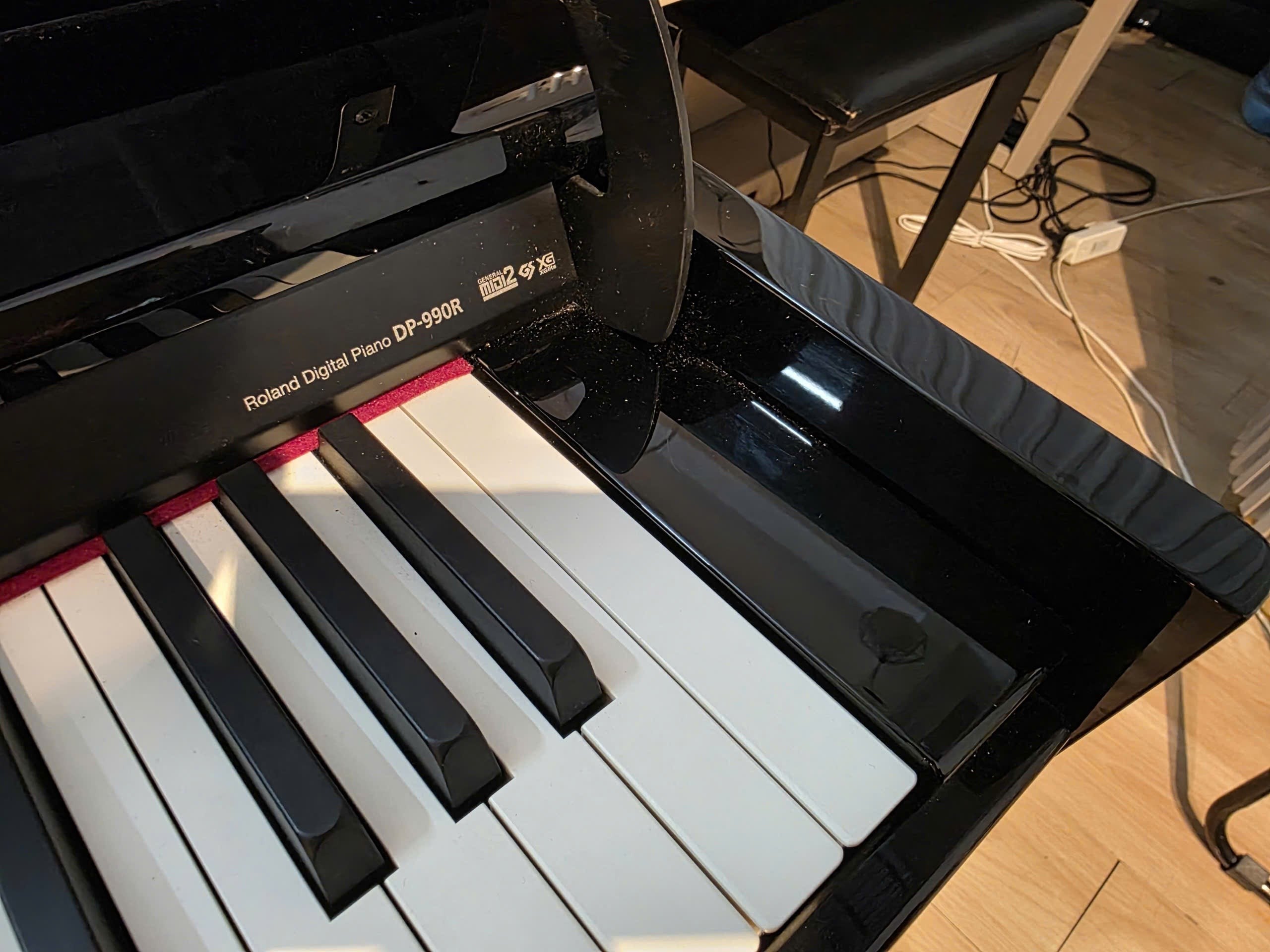 Bàn phím đàn piano điện Roland DP990R màu nâu bóng sang trọng tại TÂN NHẠC CỤ