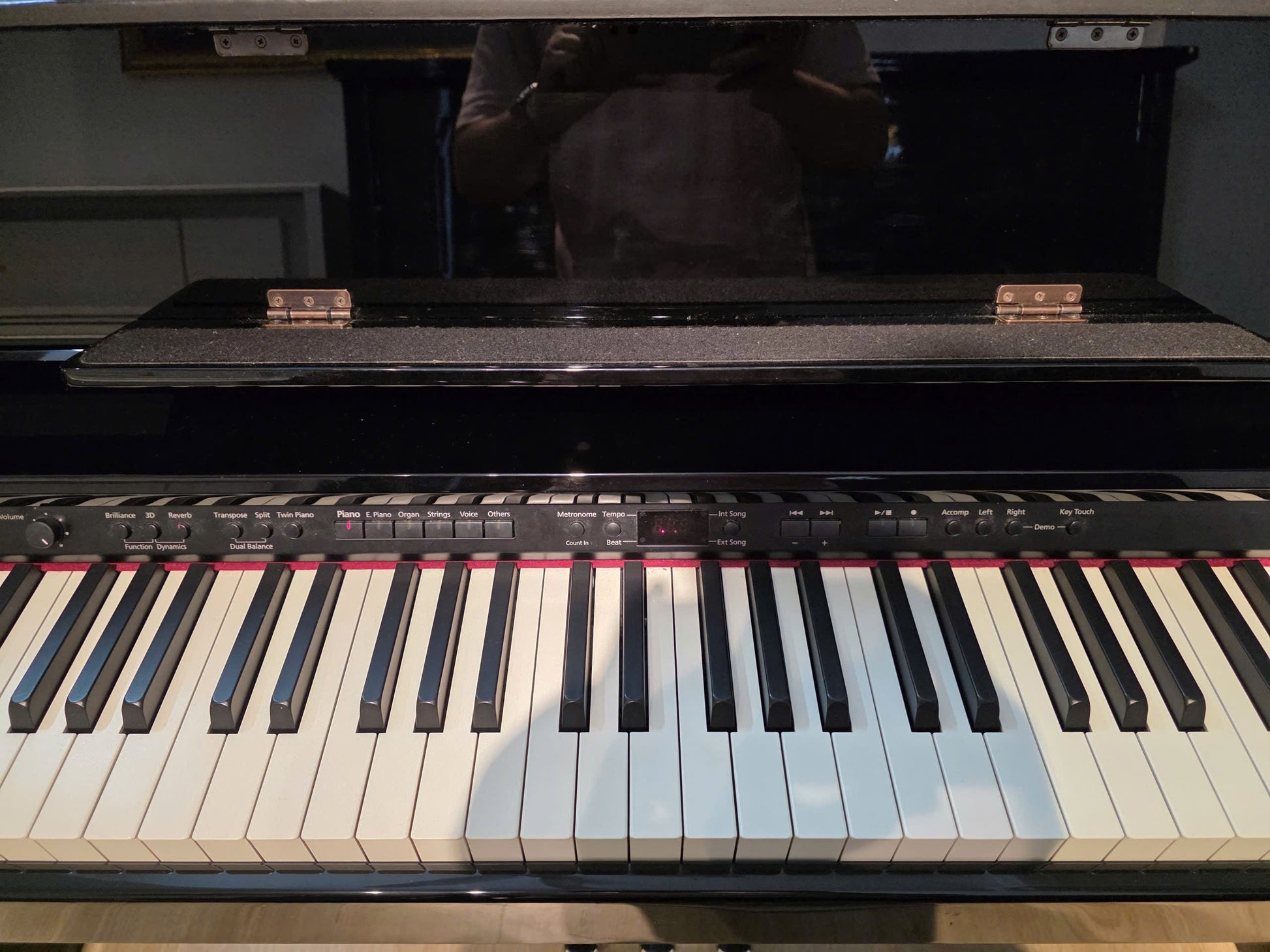 Bàn phím đàn piano điện Roland DP990R PE màu nâu bóng với các nút điều khiển chức năng tại TÂN NHẠC CỤ