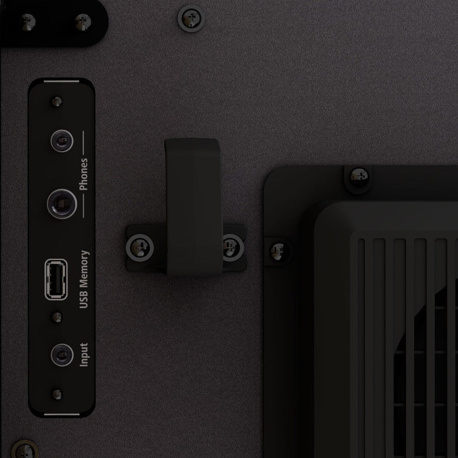 Cổng kết nối tai nghe, USB và đầu vào âm thanh trên đàn piano điện Roland F701 tại Tân Nhạc Cụ