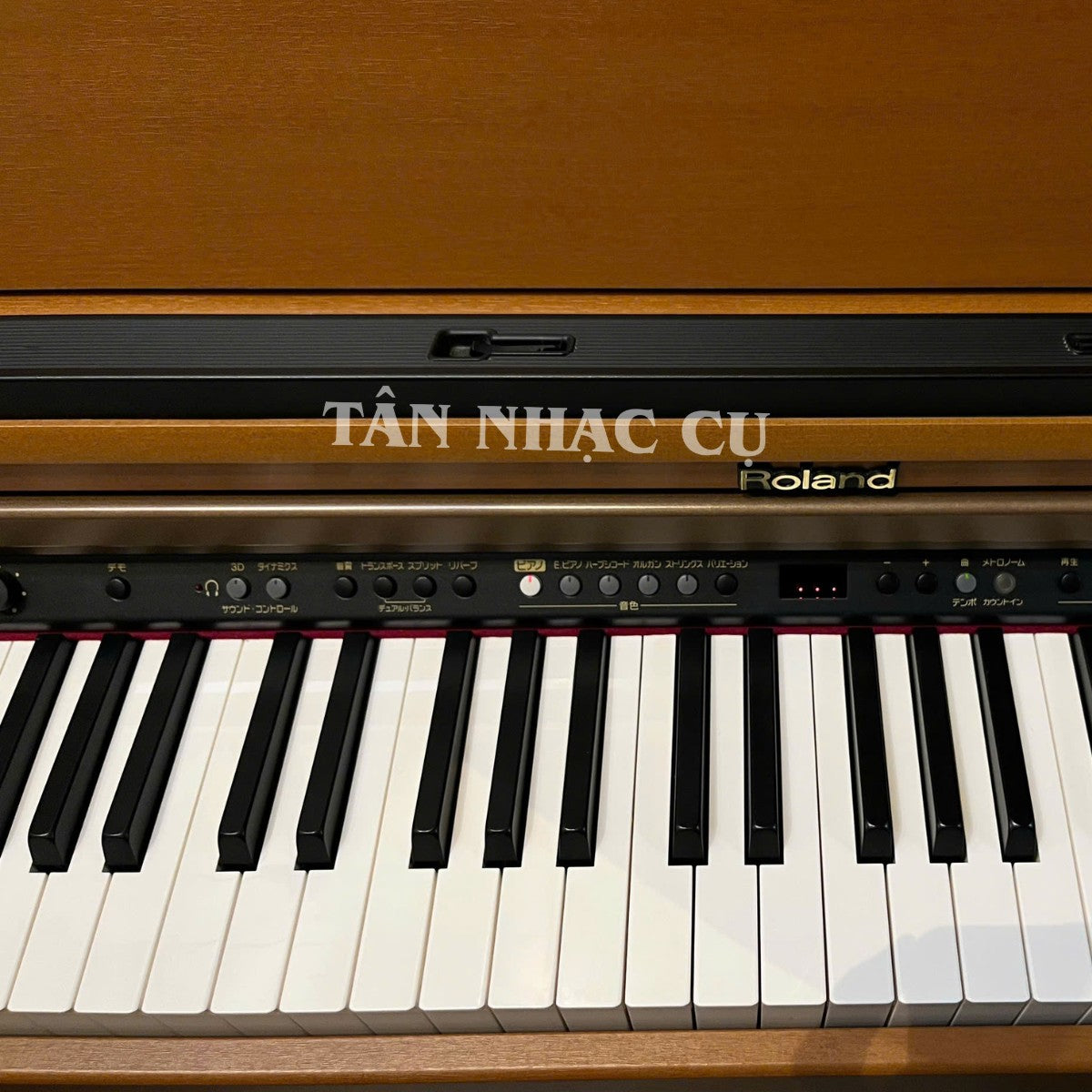 Bàn phím đàn piano điện Roland HP103 với vân gỗ sang trọng tại TÂN NHẠC CỤ