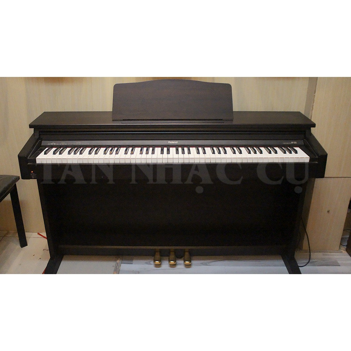 Đàn piano điện Roland HP147 dáng tủ màu đen sang trọng, 88 phím búa tại Tân Nhạc Cụ