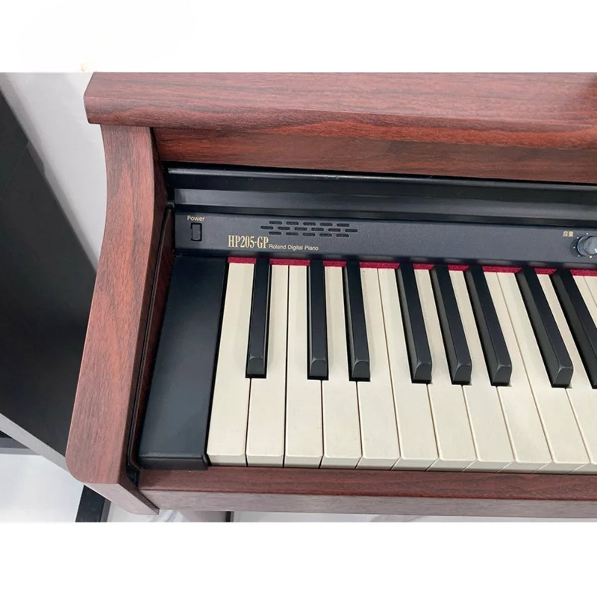 Đàn piano điện TÂN NHẠC CỤ Roland HP205GP màu nâu gỗ với bàn phím PHA II Ivory Feel và thiết kế sang trọng