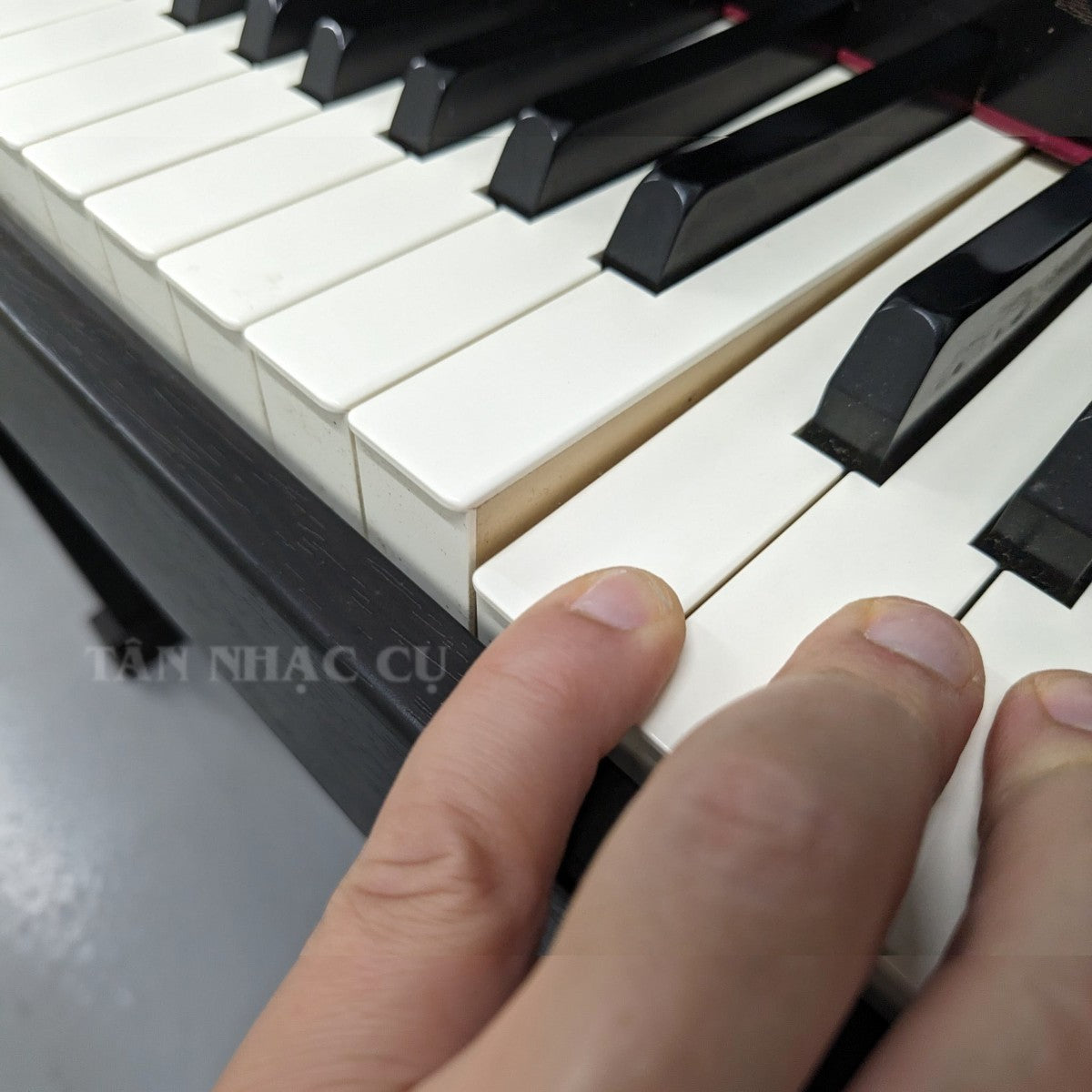 Bàn phím đàn piano điện Roland HP507 tại TÂN NHẠC CỤ với phím PHA III Ivory Feel và cơ cấu escapement