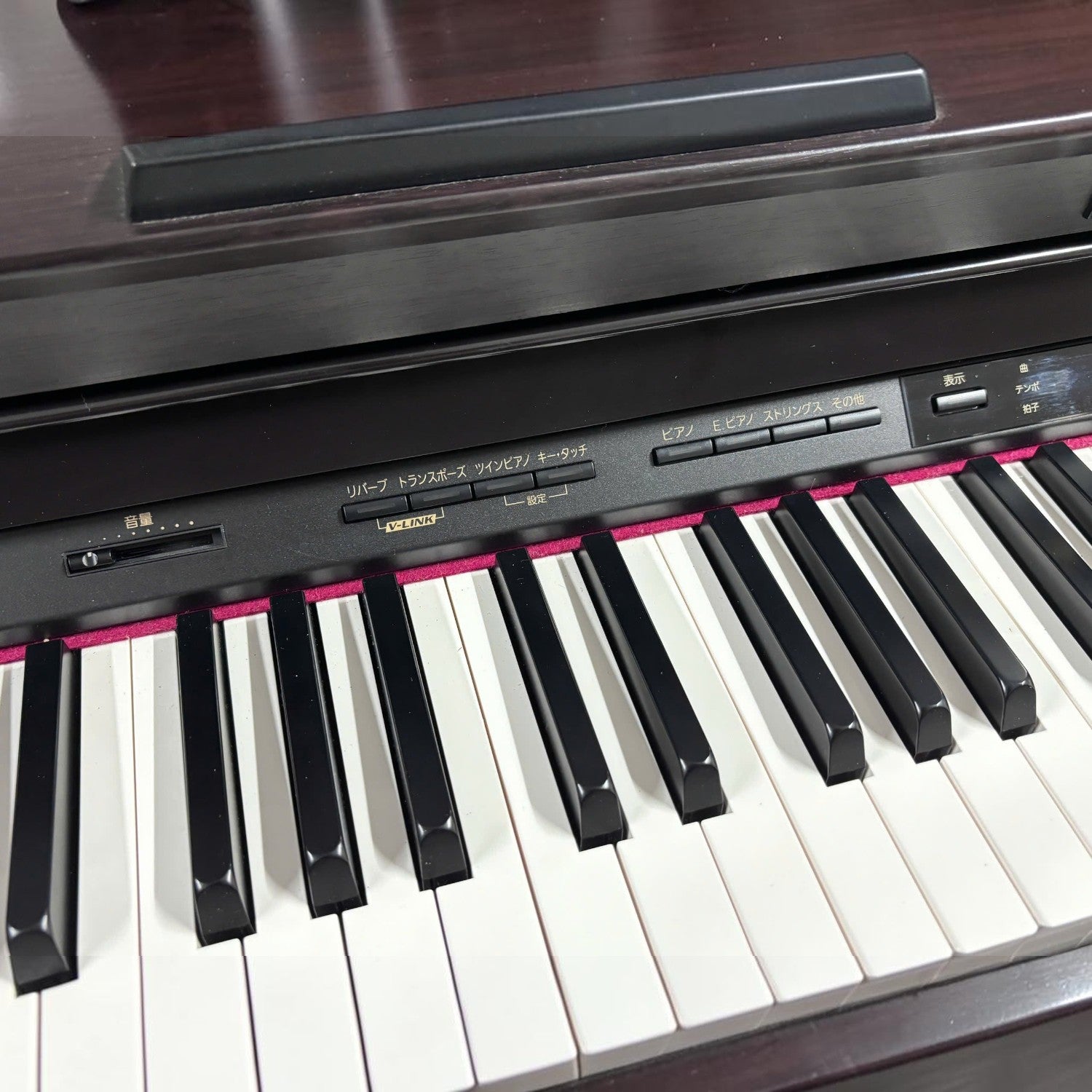 Bàn phím đàn piano điện TÂN NHẠC CỤ Roland HP603 với phím PHA-50 lai gỗ nhựa và bảng điều khiển phía trên