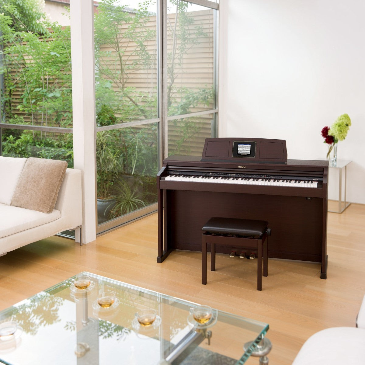 Đàn piano điện Roland HPi6S màu nâu gỗ sang trọng với màn hình DigiScore tại showroom TÂN NHẠC CỤ