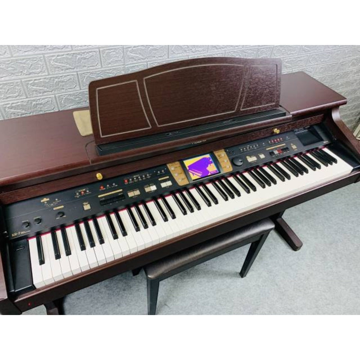 Đàn piano điện Roland KR107 màu nâu gỗ sang trọng với màn hình cảm ứng tại TÂN NHẠC CỤ