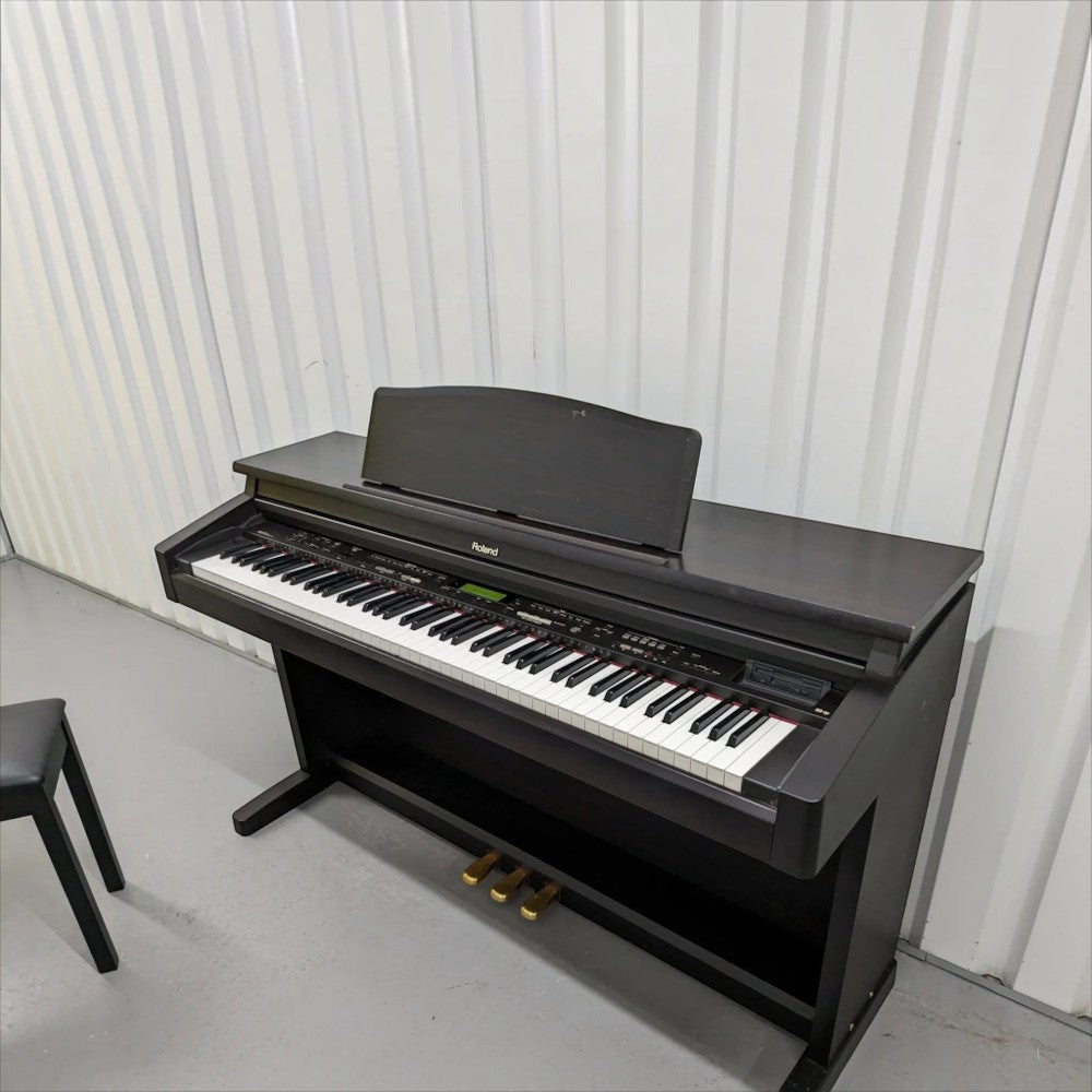 Đàn piano điện Roland KR375 màu đen tại TÂN NHẠC CỤ, thiết kế 88 phím búa đa năng với bảng điều khiển hiện đại