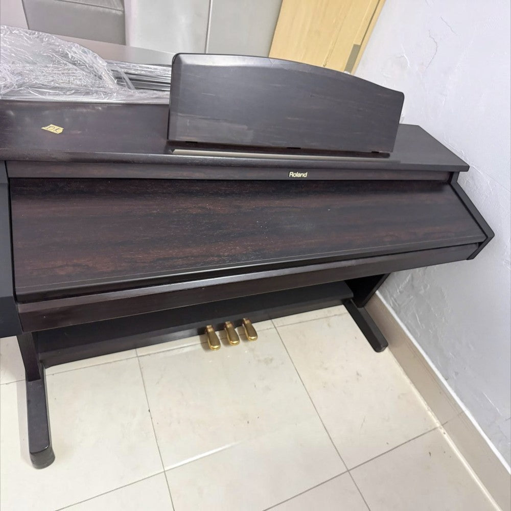 Đàn piano điện Roland KR375 màu nâu gỗ sang trọng với thiết kế phím búa tại TÂN NHẠC CỤ