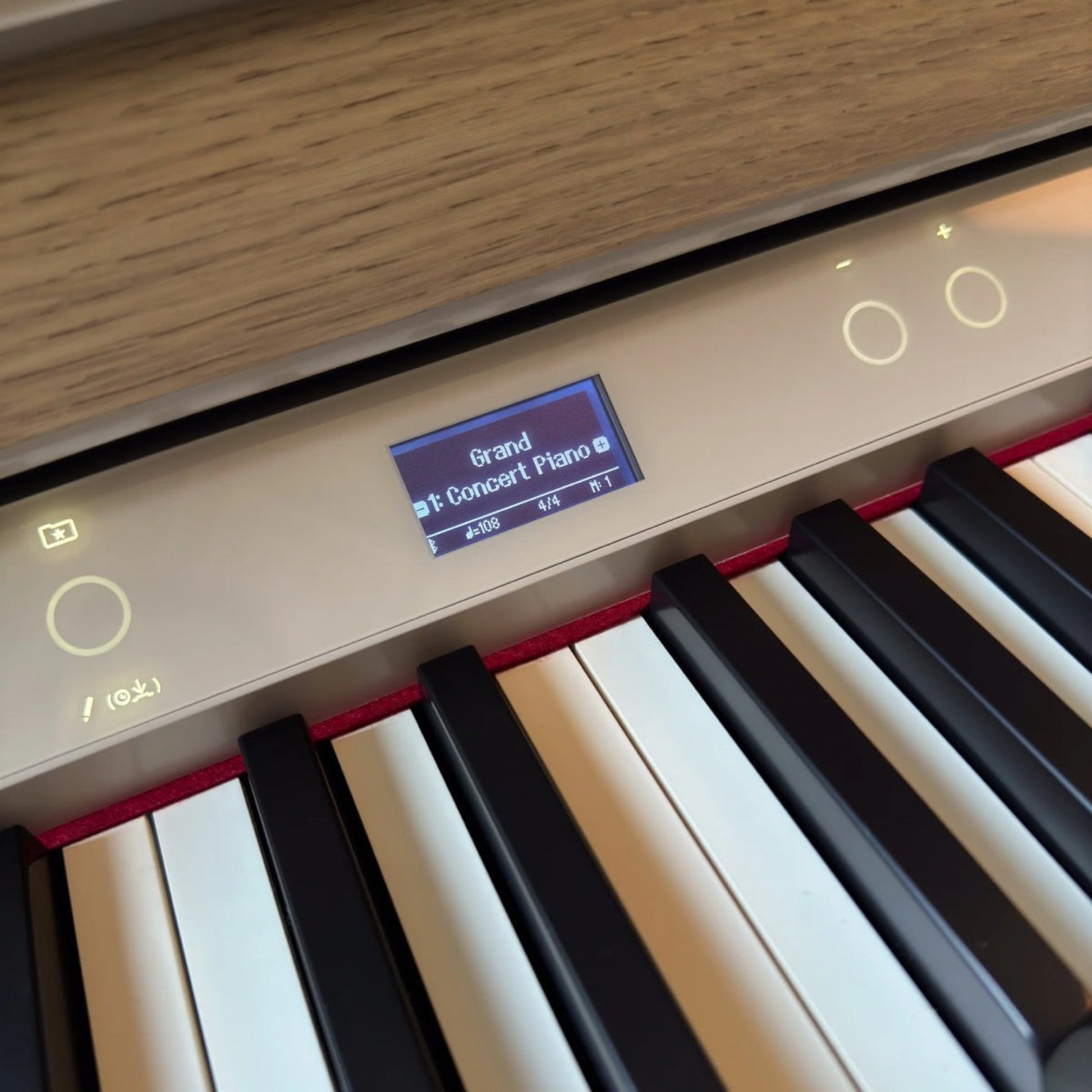 Bảng điều khiển và màn hình LCD của đàn piano điện TÂN NHẠC CỤ Roland LX-5 với phím đàn PHA-50 và vân gỗ sáng