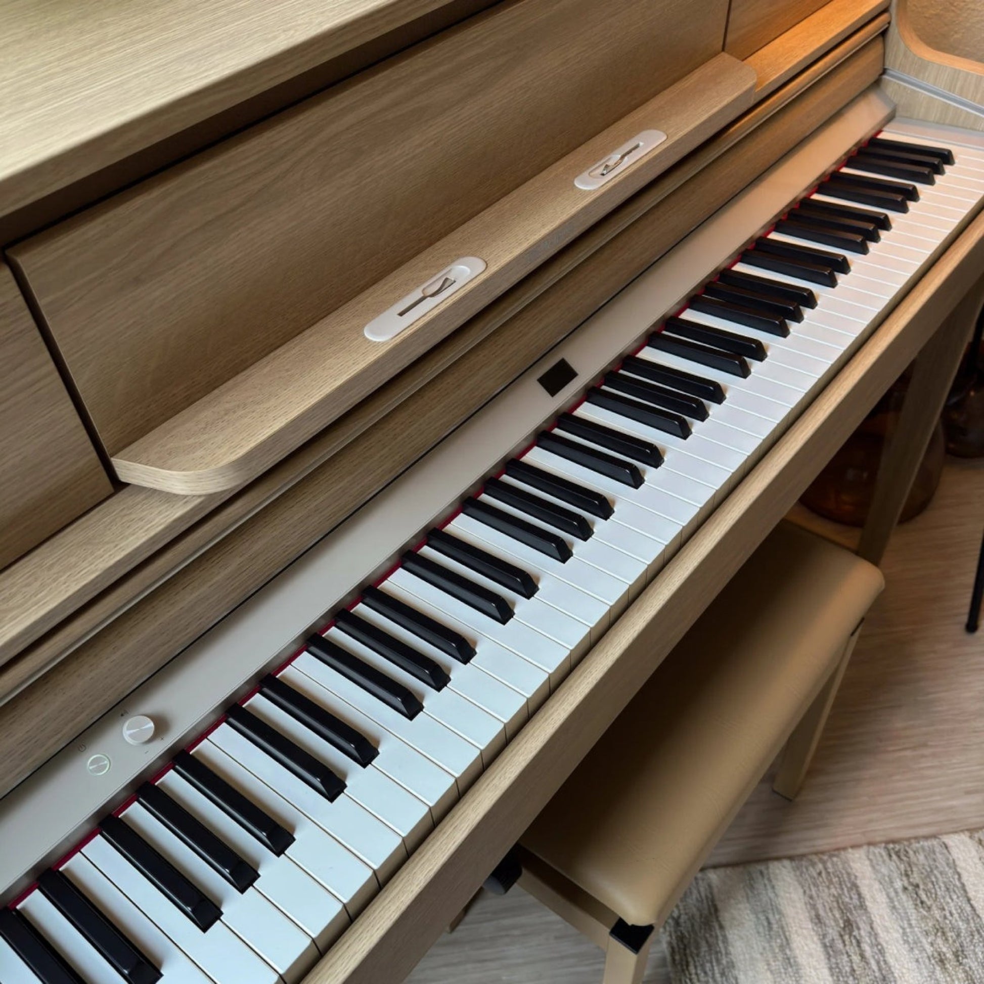 Đàn piano điện TÂN NHẠC CỤ Roland LX-5 màu gỗ sồi sáng với bàn phím lai gỗ PHA-50 cao cấp