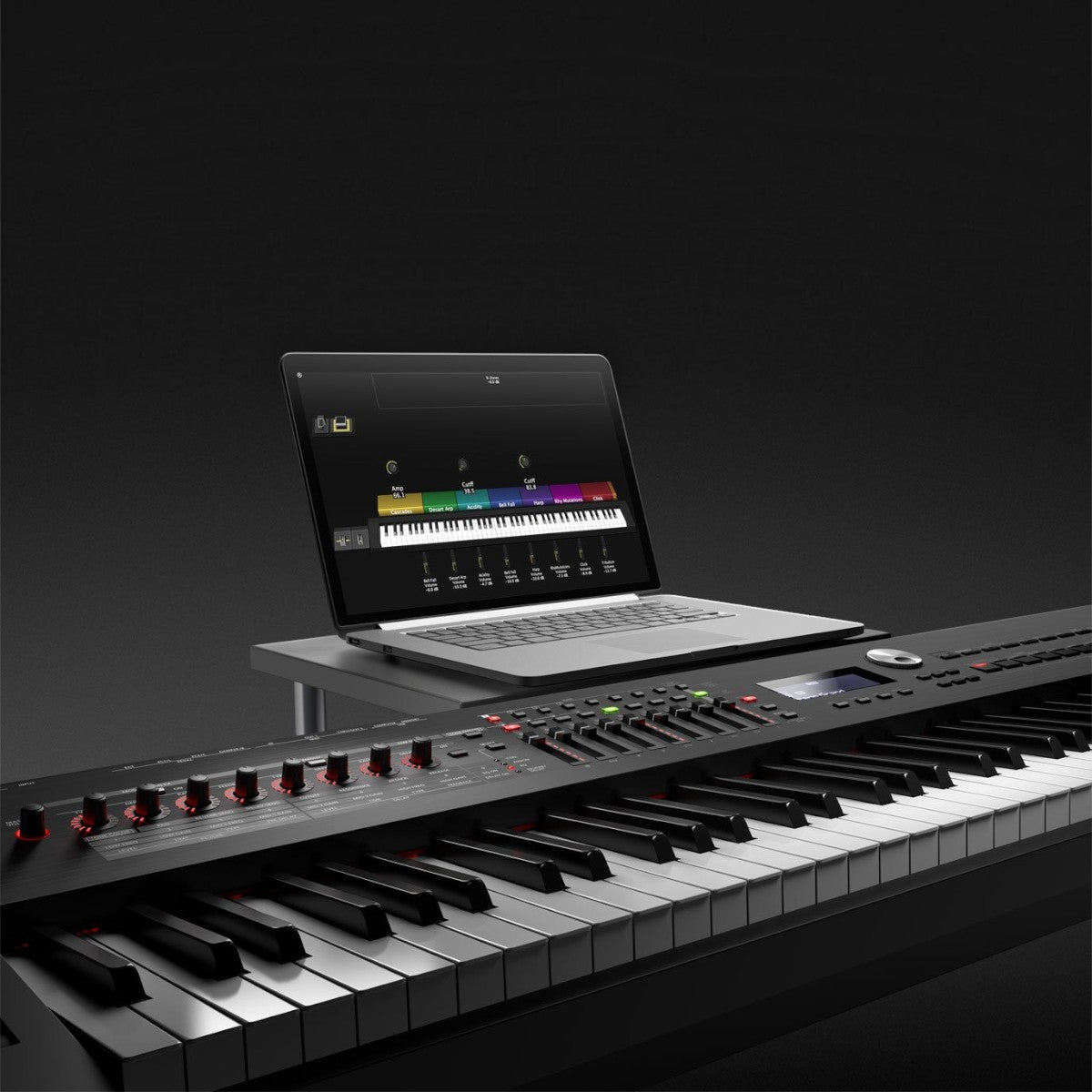 Đàn piano điện Roland RD-2000 tại Tân Nhạc Cụ kết nối với máy tính xách tay để sản xuất âm nhạc chuyên nghiệp