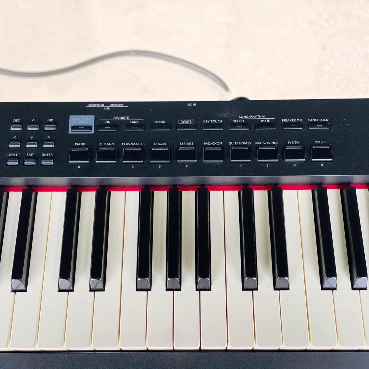 Bảng điều khiển và bàn phím 88 phím của đàn piano điện TÂN NHẠC CỤ Roland RD-88 màu đen