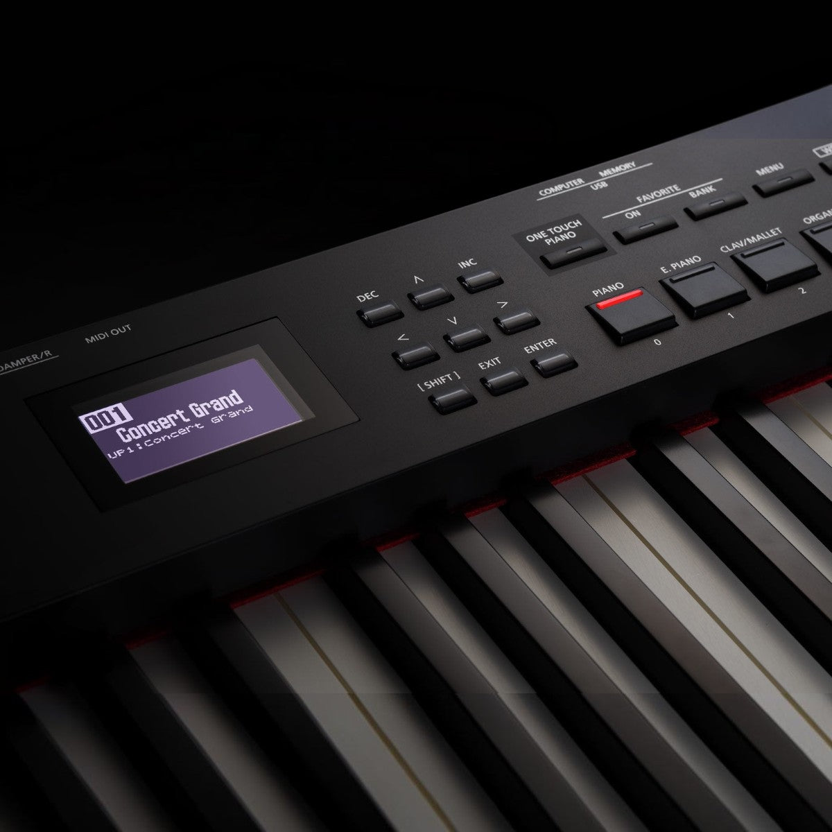 Bảng điều khiển và màn hình LCD của đàn piano điện TÂN NHẠC CỤ Roland RD-88 với các nút chọn tiếng và núm điều khiển