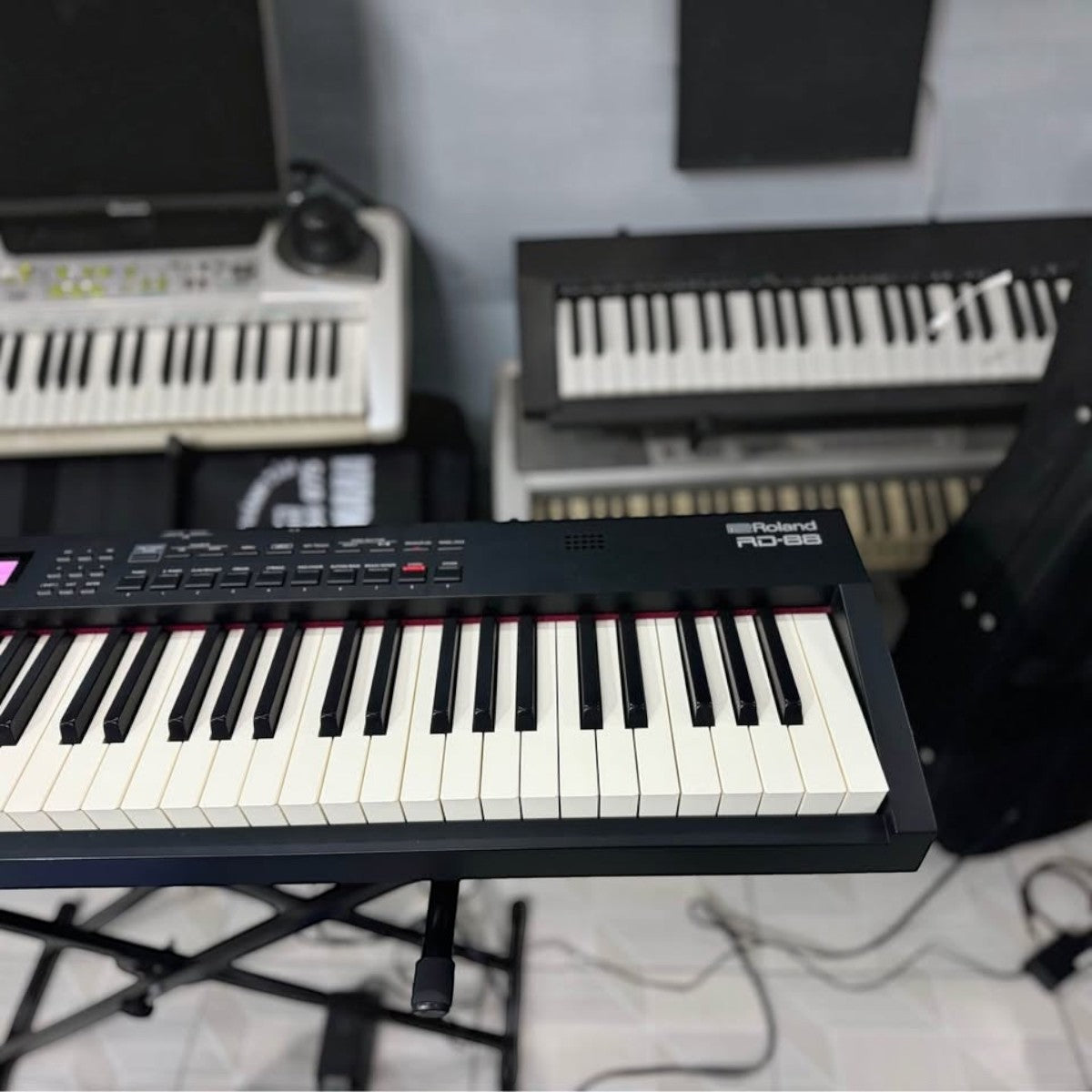Đàn piano điện Roland RD-88 màu đen tại showroom TÂN NHẠC CỤ, thiết kế gọn nhẹ với 88 phím PHA-4 Standard.