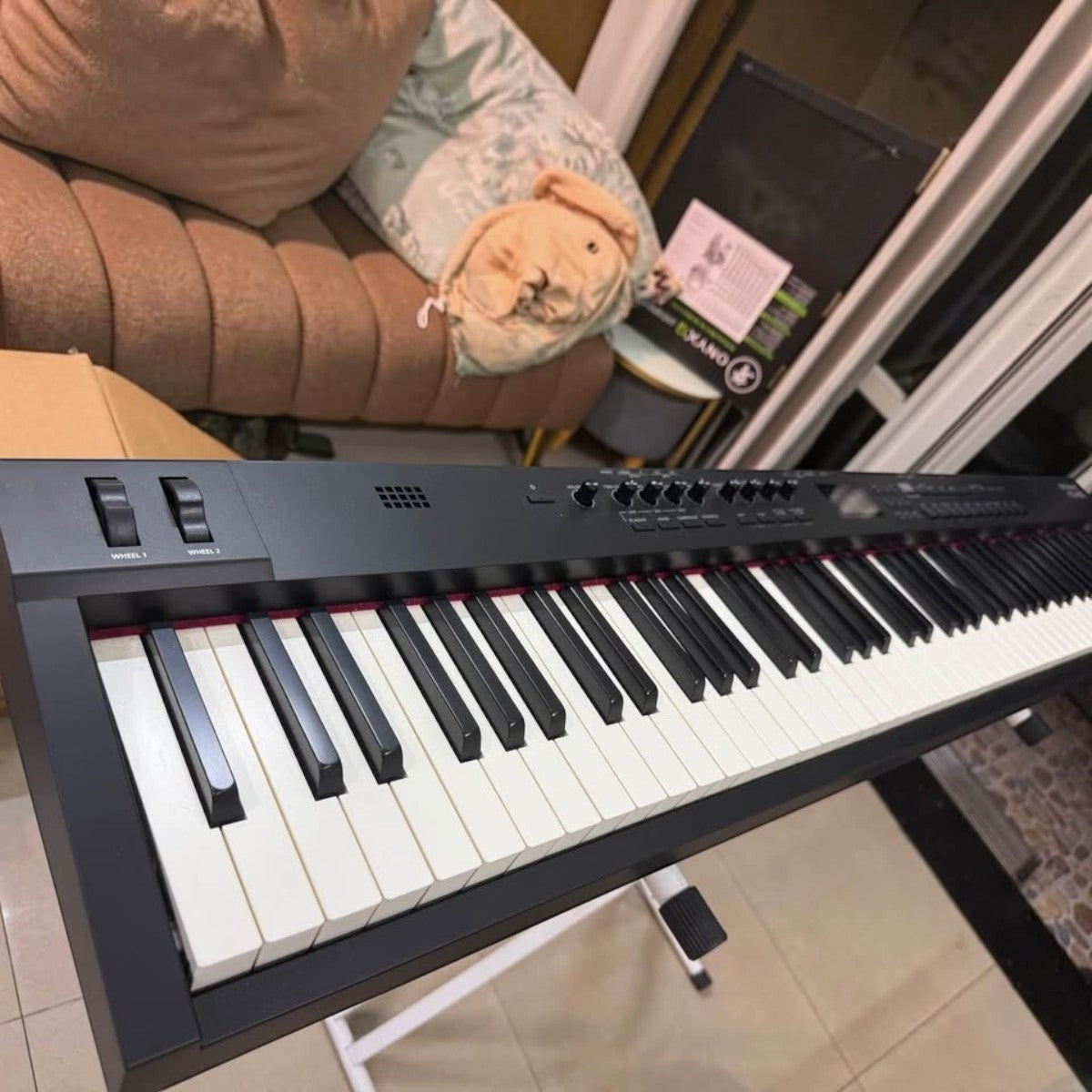 Đàn piano điện Roland RD-88 màu đen tại TÂN NHẠC CỤ với bàn phím 88 phím PHA-4 Standard và các núm điều khiển chuyên nghiệp