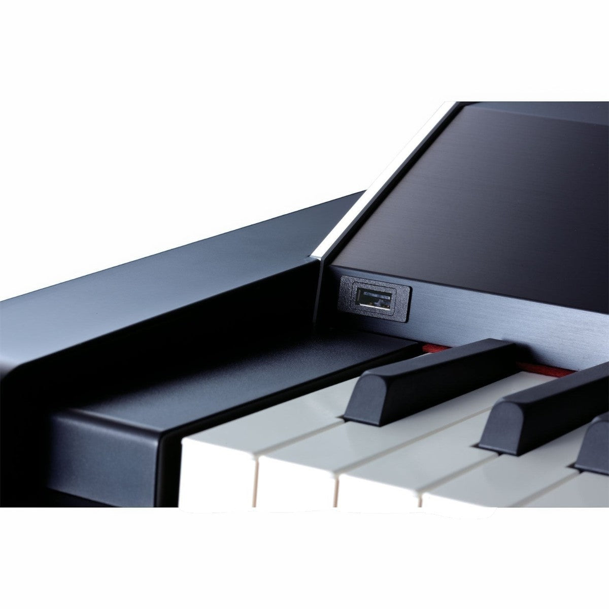 Cận cảnh bàn phím và cổng kết nối USB trên đàn piano điện Roland V-Piano tại TÂN NHẠC CỤ
