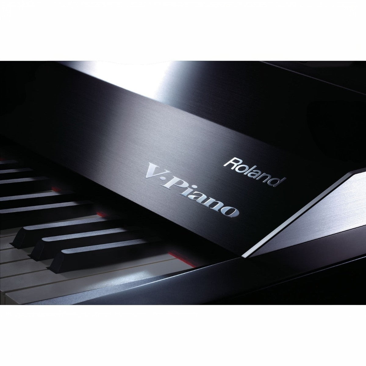 Cận cảnh bàn phím và logo Roland V-Piano sang trọng tại TÂN NHẠC CỤ với thiết kế hiện đại, tinh tế.