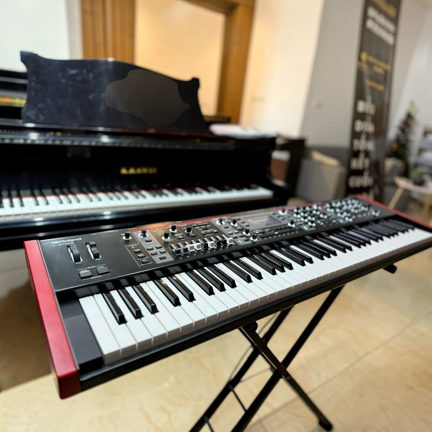 Đàn piano điện Roland V-Stage 76 tại showroom TÂN NHẠC CỤ, thiết kế 76 phím bán nặng waterfall chuyên nghiệp.