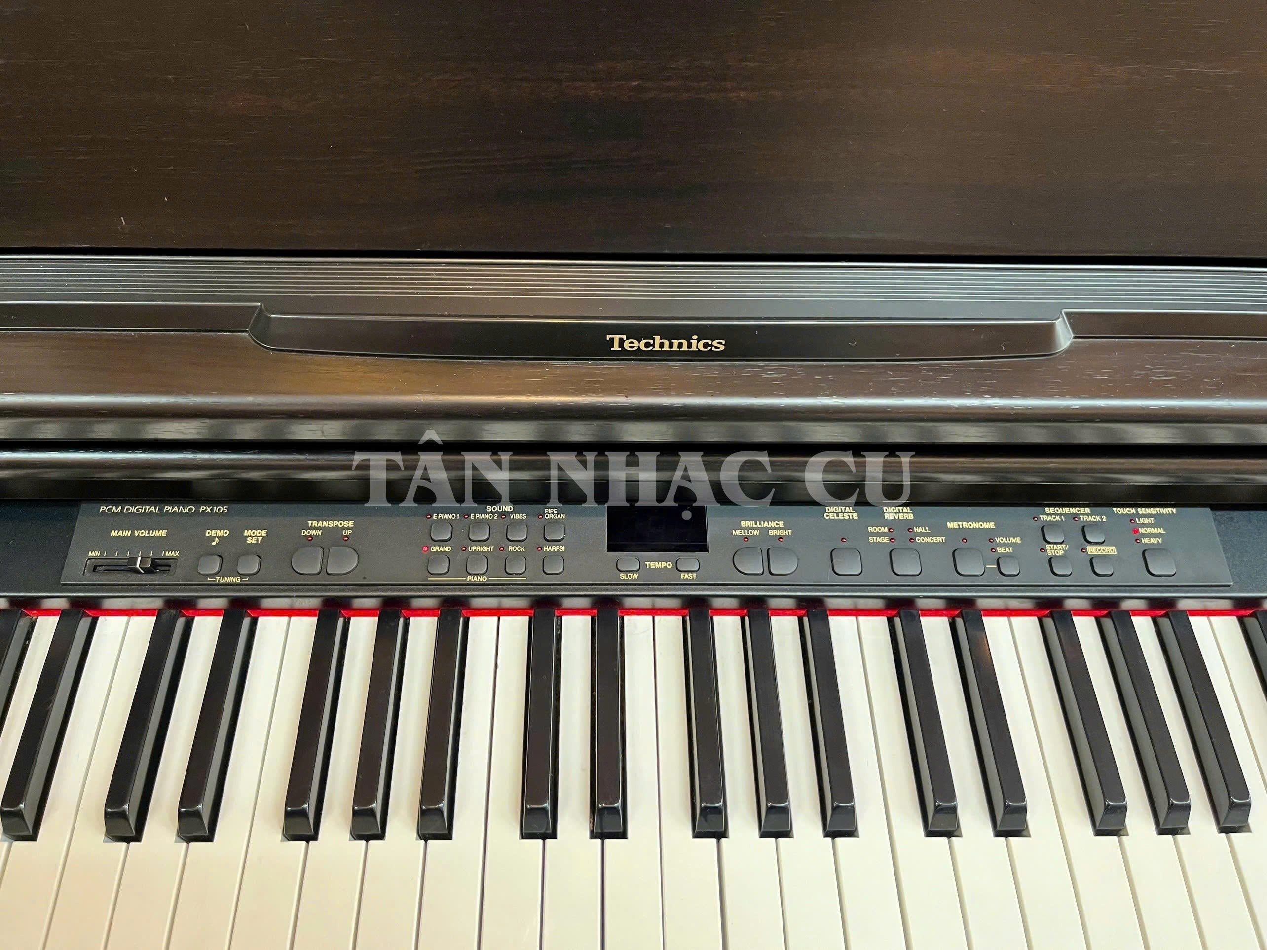 Bảng điều khiển và bàn phím đàn piano điện TÂN NHẠC CỤ Technics PX105 với thiết kế dáng tủ màu nâu gỗ sang trọng