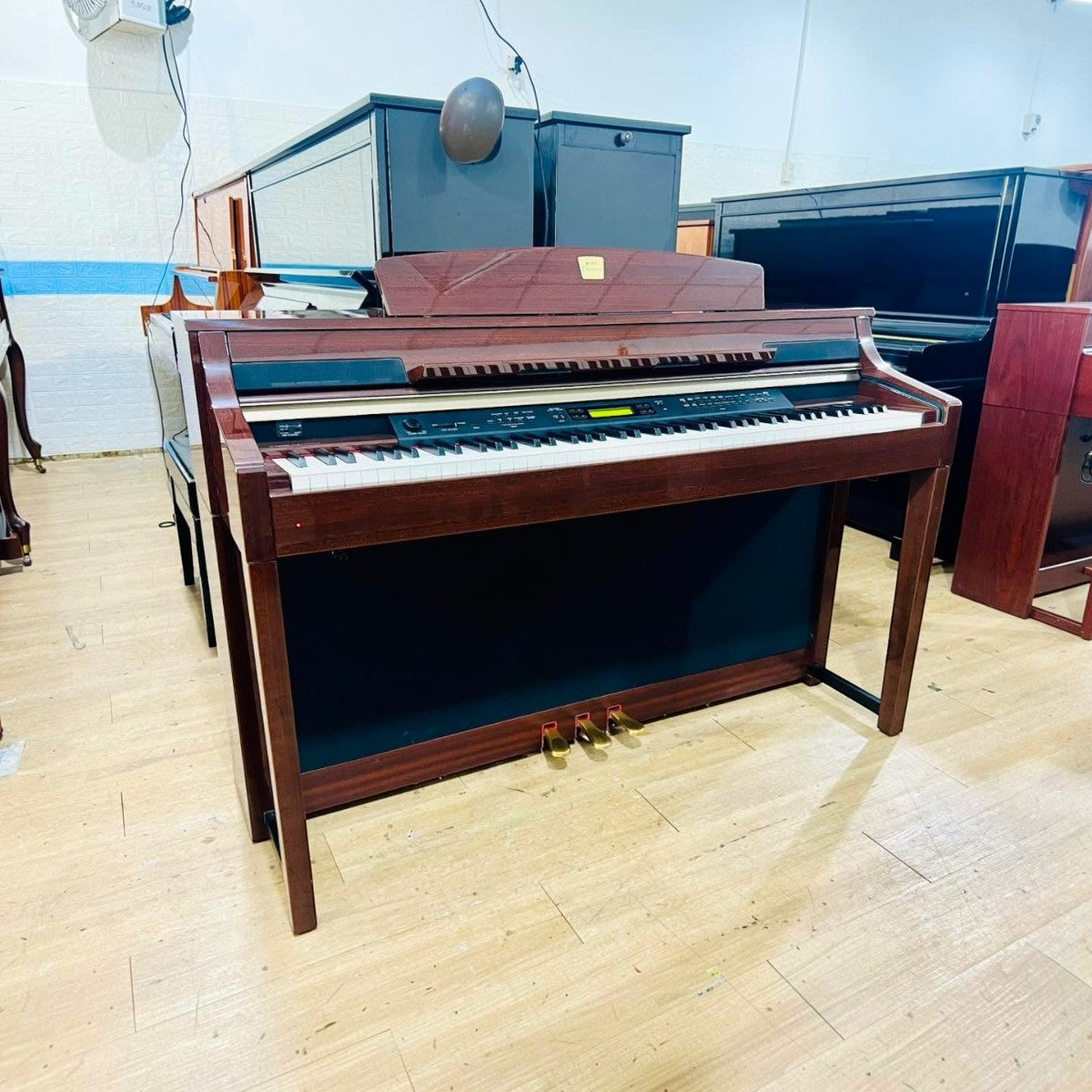 Đàn piano điện TÂN NHẠC CỤ Yamaha CLP-380 màu gỗ nâu sang trọng với bàn phím gỗ Natural Wood cao cấp