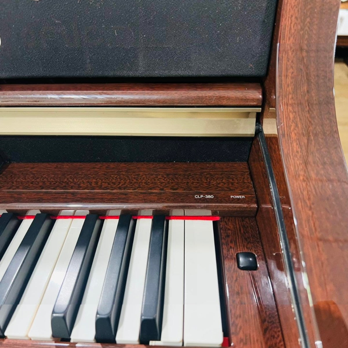 Đàn piano điện TÂN NHẠC CỤ Yamaha CLP-380 với bàn phím gỗ Natural Wood cao cấp và lớp vỏ gỗ sang trọng