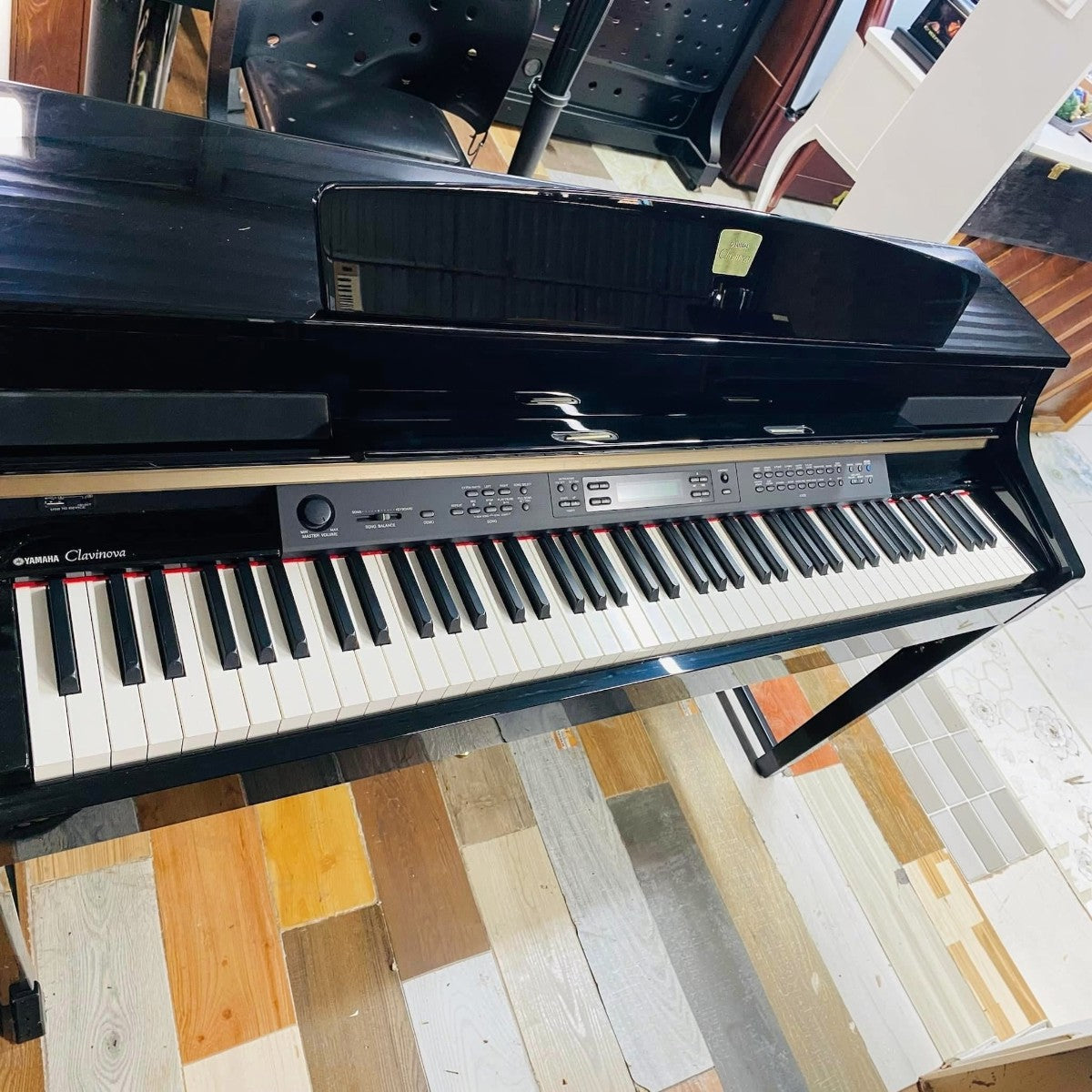 Đàn piano điện TÂN NHẠC CỤ Yamaha Clavinova CLP-380 màu đen bóng, bàn phím gỗ Natural Wood sang trọng.