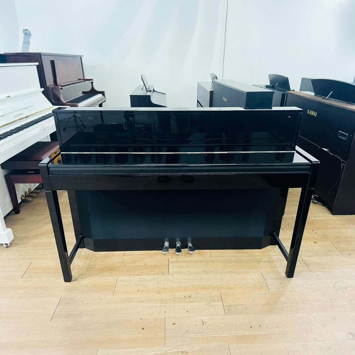 Đàn piano điện Yamaha CLP-S408 màu đen bóng dáng slim tại showroom TÂN NHẠC CỤ