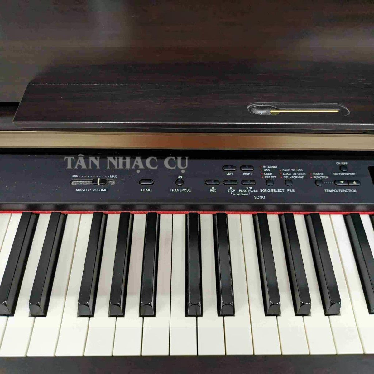 Bàn phím và bảng điều khiển đàn piano điện Yamaha CLP340 tại Tân Nhạc Cụ với thiết kế phím GH3 giả ngà sang trọng