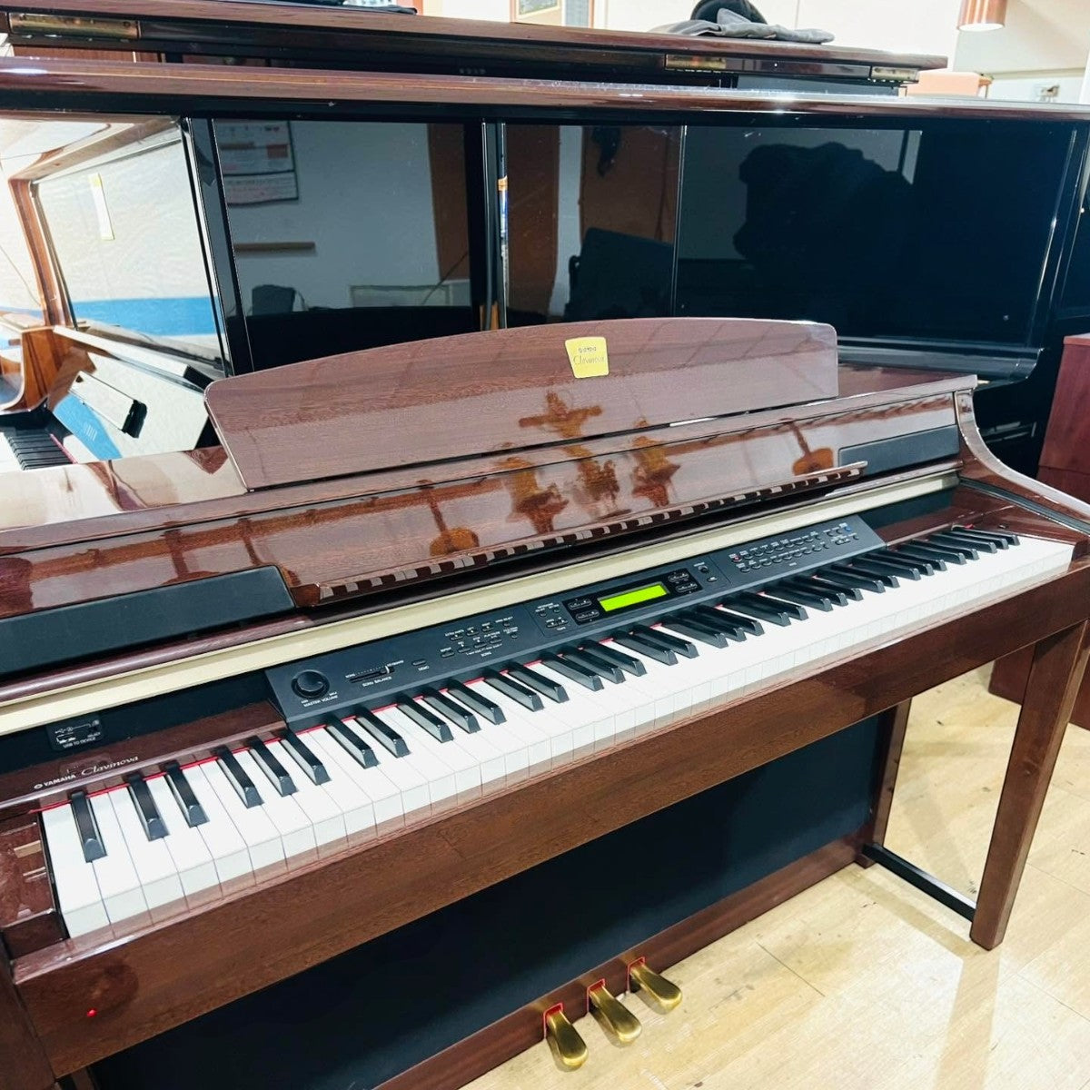 Đàn piano điện TÂN NHẠC CỤ Yamaha CLP-380 màu gỗ bóng sang trọng với bàn phím gỗ Natural Wood cao cấp