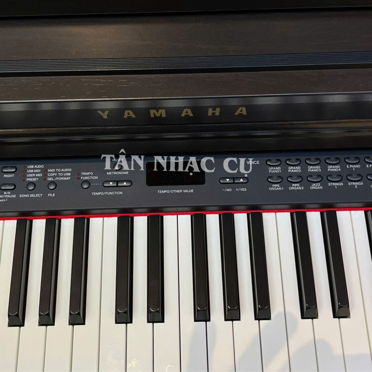 Bảng điều khiển và bàn phím đàn piano điện Yamaha CLP430 tại cửa hàng TÂN NHẠC CỤ
