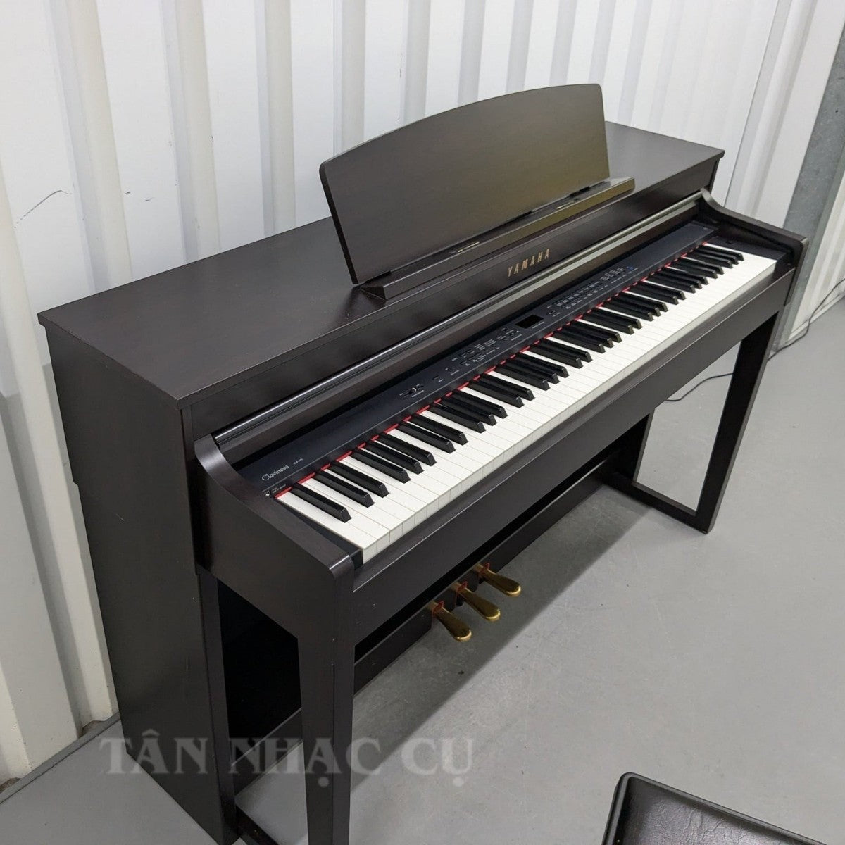 Đàn piano điện TÂN NHẠC CỤ Yamaha CLP470 màu nâu gỗ với bàn phím búa tự nhiên cao cấp và thiết kế dáng tủ sang trọng