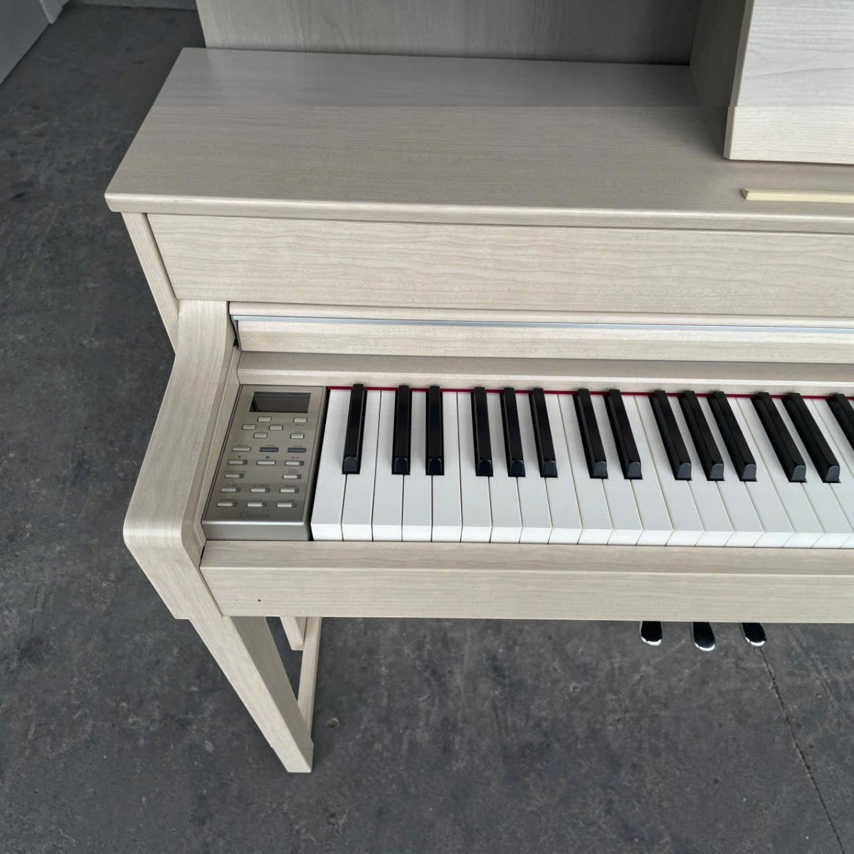 Đàn piano điện TÂN NHẠC CỤ Yamaha CLP535 màu gỗ sáng với bàn phím GH3X và bảng điều khiển chi tiết