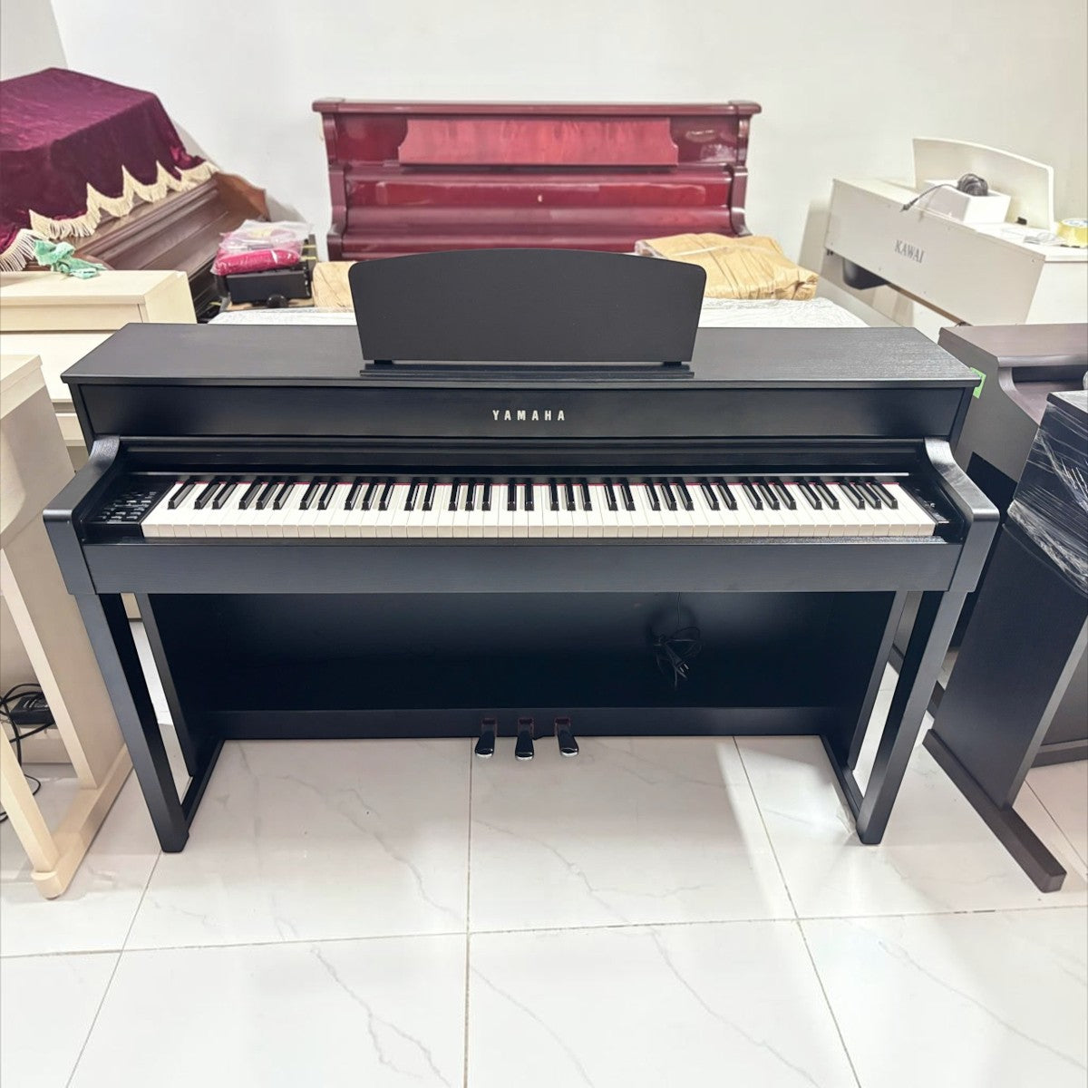 Đàn piano điện TÂN NHẠC CỤ Yamaha CLP535 màu đen sang trọng với bàn phím GH3X tại showroom