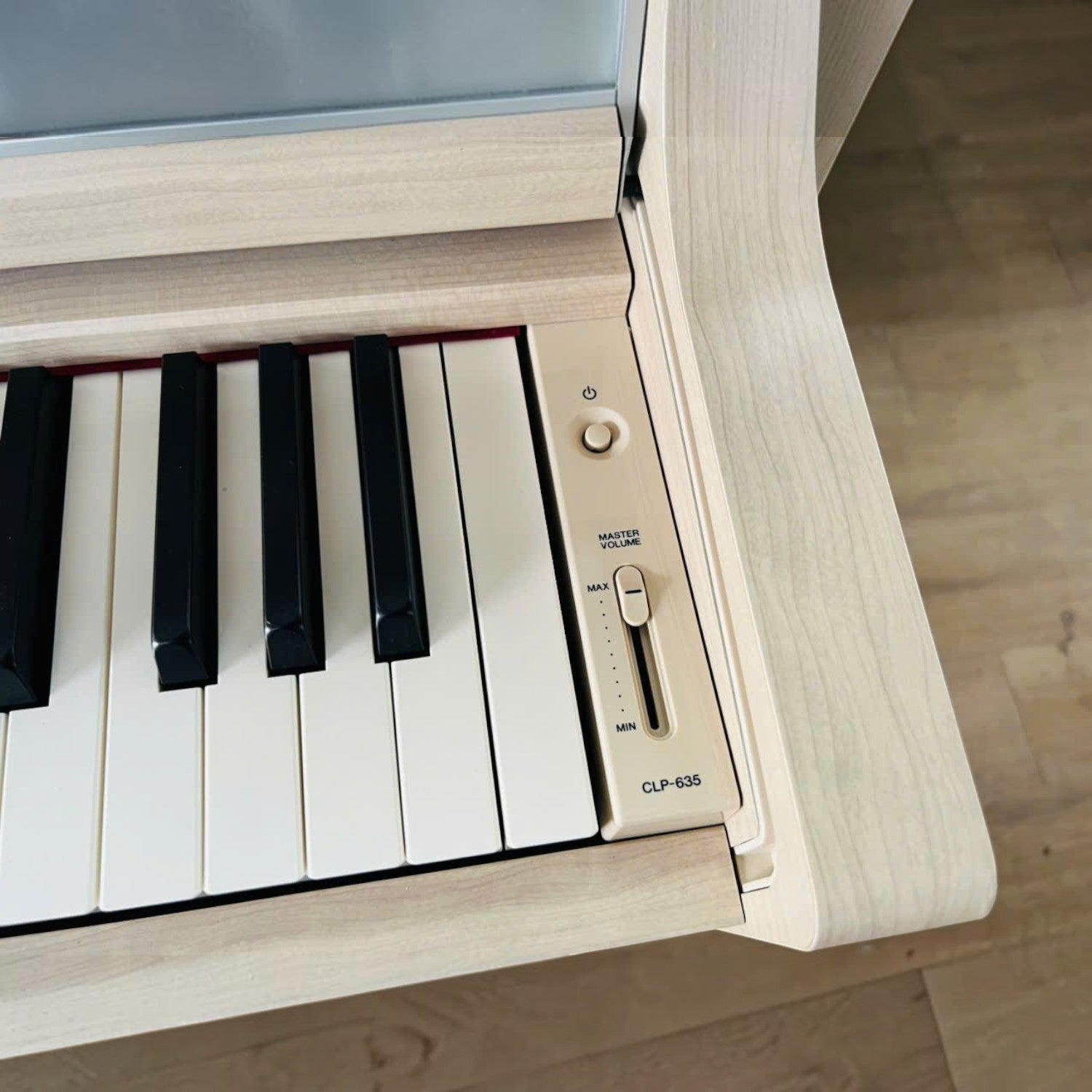 Bảng điều khiển âm lượng và phím đàn piano điện TÂN NHẠC CỤ Yamaha CLP-635 màu gỗ sáng sang trọng