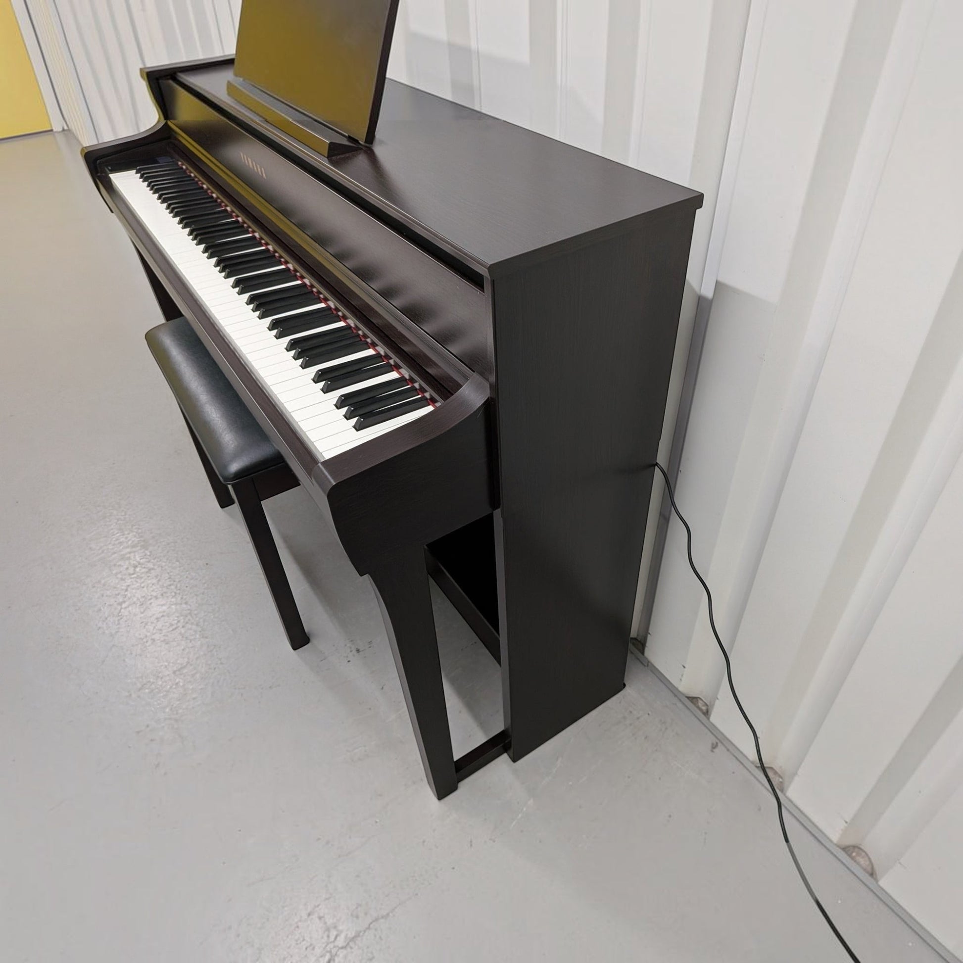 Đàn piano điện TÂN NHẠC CỤ Yamaha CLP-775 màu Dark Walnut với bàn phím gỗ GrandTouch sang trọng