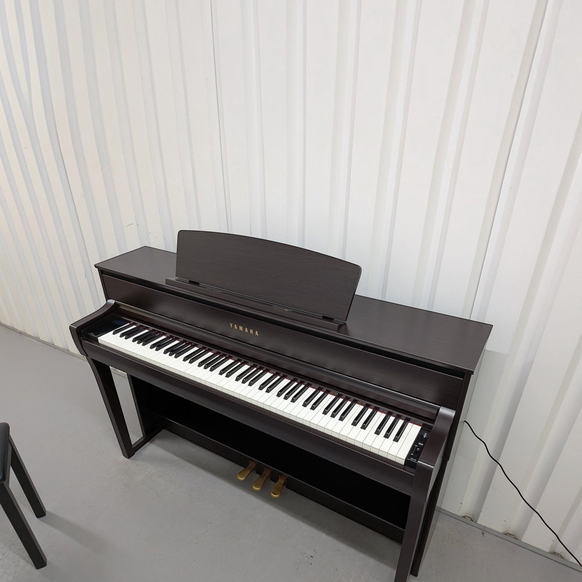Đàn piano điện Yamaha CLP-775 màu Dark Walnut với bàn phím gỗ GrandTouch cao cấp tại Tân Nhạc Cụ
