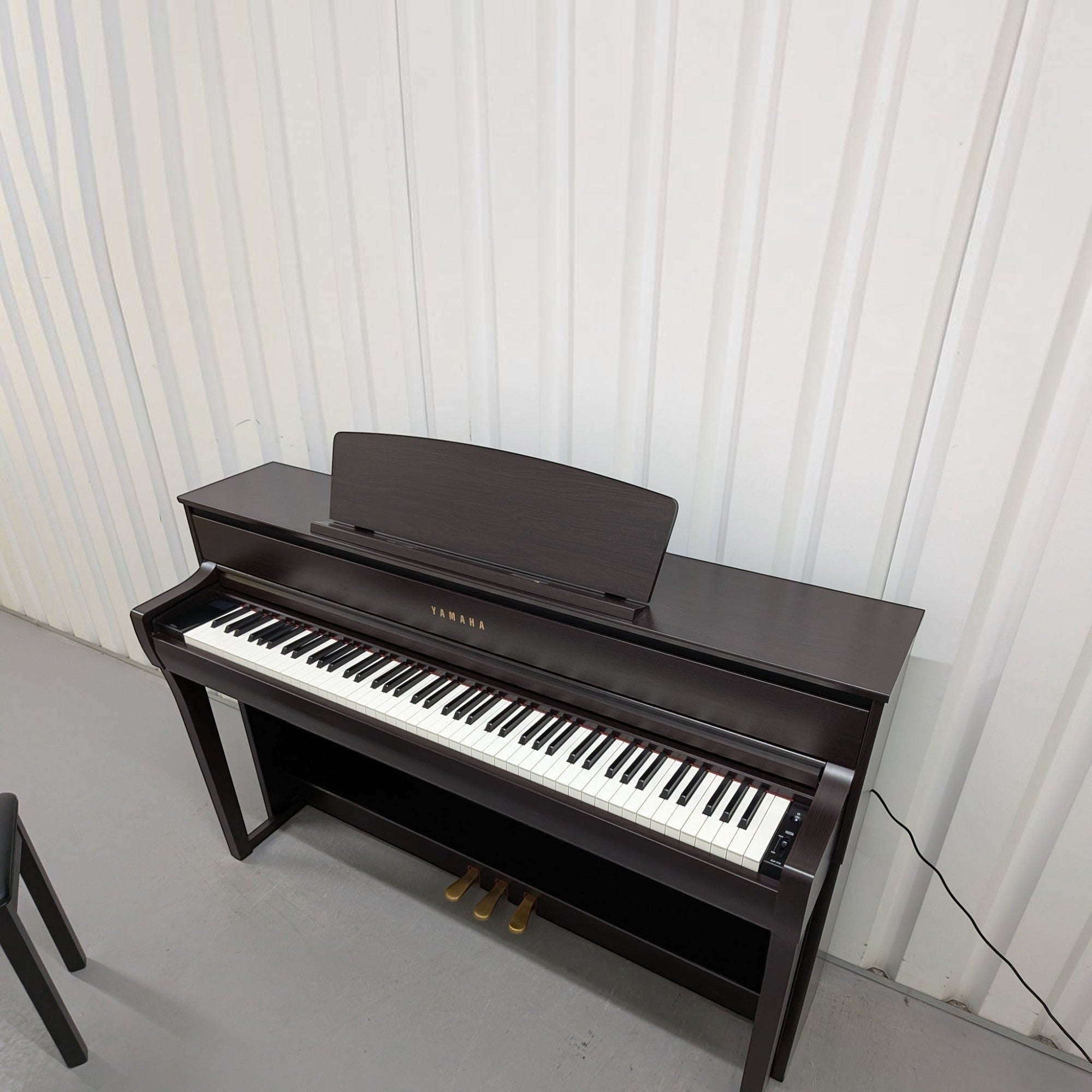 Đàn piano điện Yamaha CLP-775 màu Dark Walnut với bàn phím gỗ GrandTouch cao cấp tại Tân Nhạc Cụ