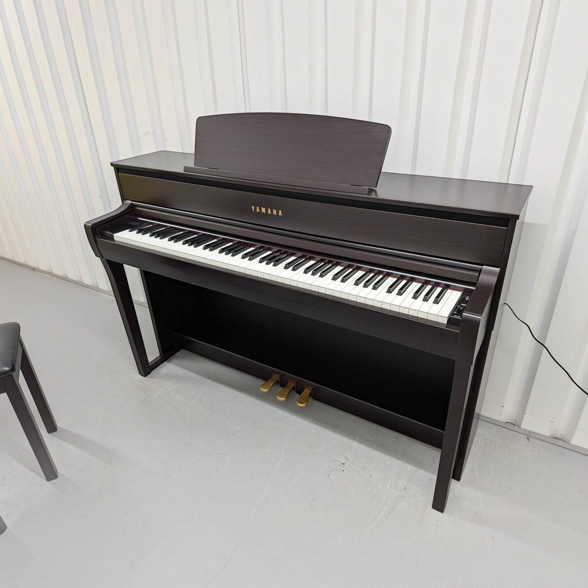 Đàn piano điện TÂN NHẠC CỤ Yamaha CLP-775 màu nâu gỗ sang trọng với bàn phím gỗ GrandTouch cao cấp