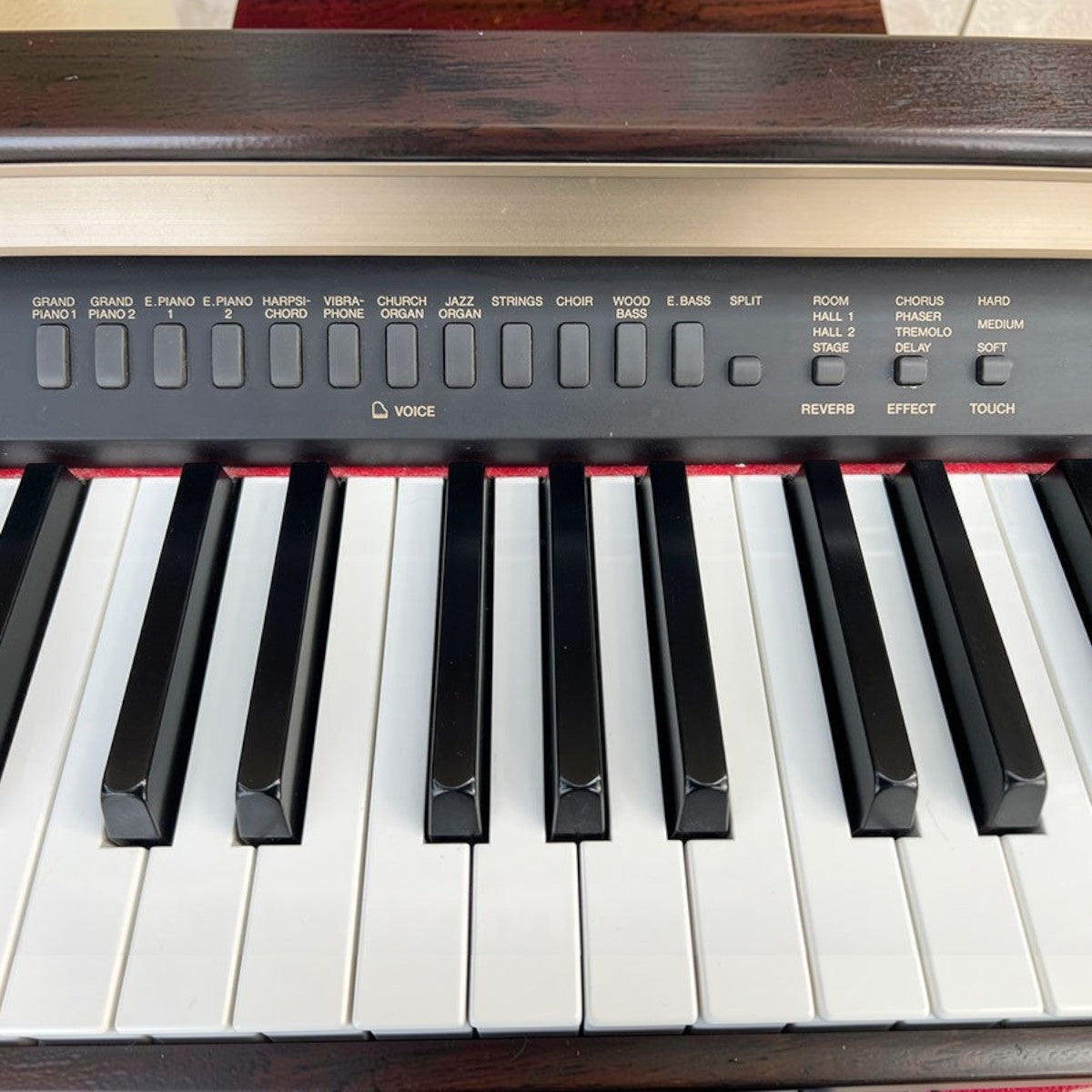Bảng điều khiển và bàn phím đàn piano điện Yamaha CLP950 màu nâu đen tại TÂN NHẠC CỤ