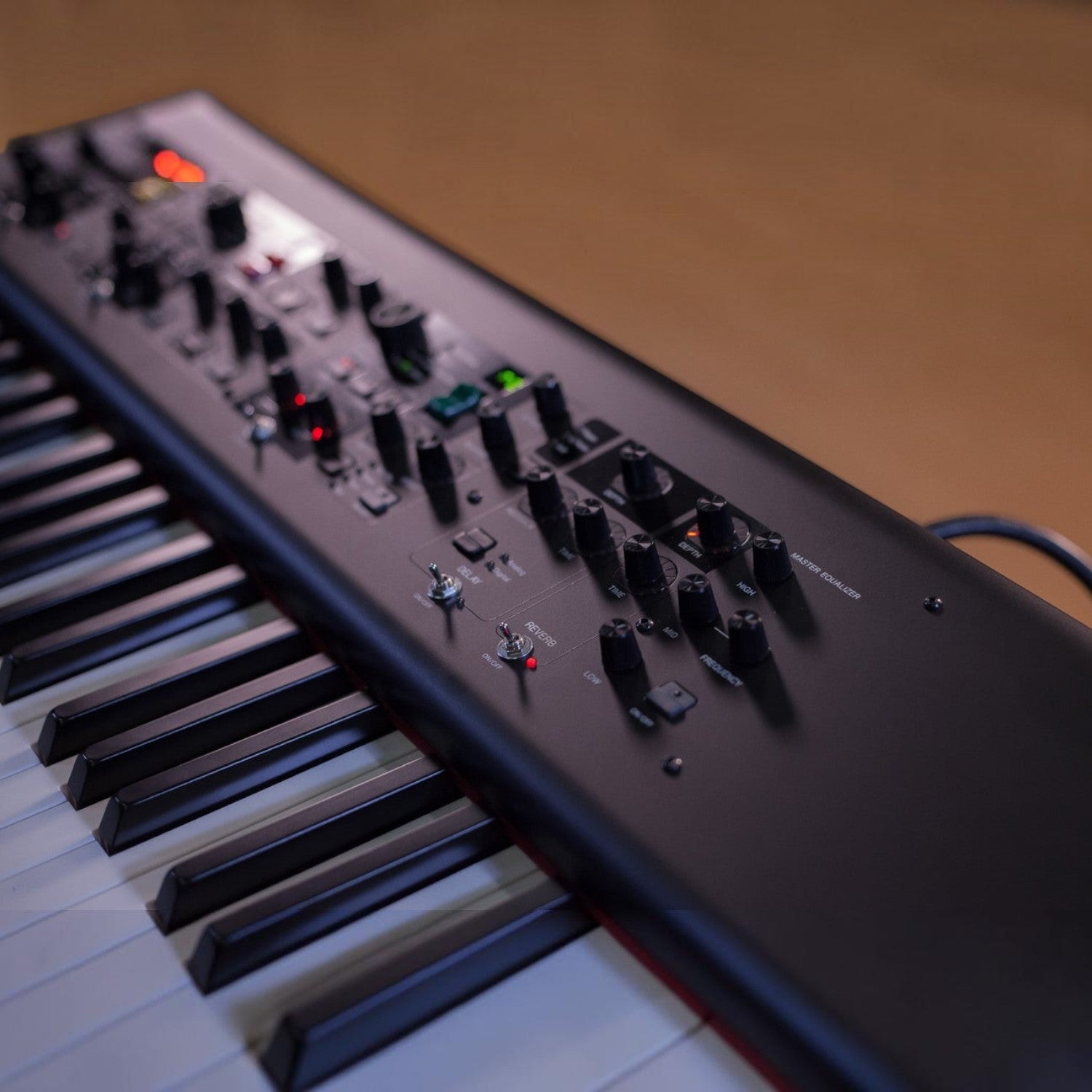 Bảng điều khiển núm vặn trực tiếp trên đàn piano điện biểu diễn Yamaha CP88 tại Tân Nhạc Cụ