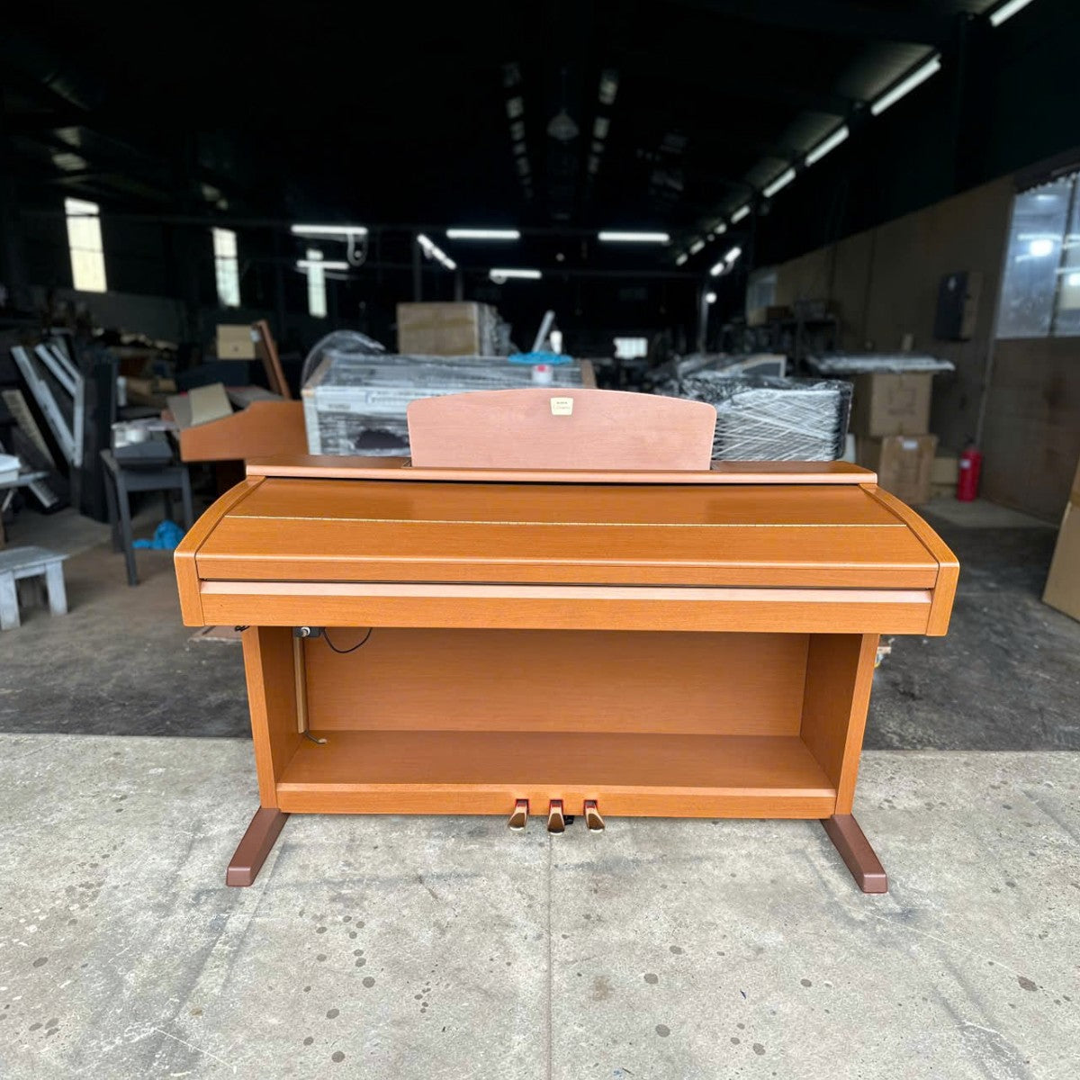 Đàn piano điện Yamaha CVP-403 dáng tủ màu gỗ tự nhiên tại showroom TÂN NHẠC CỤ